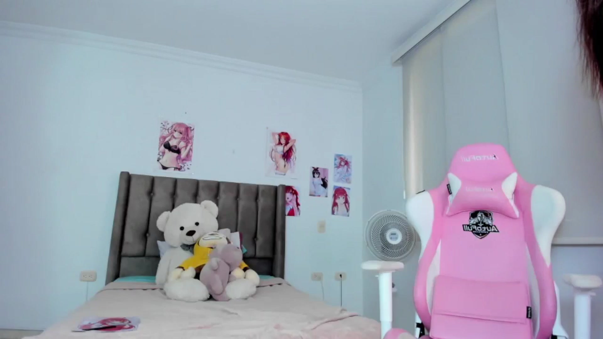 Gallery image thumbnail from Antonella_28_'s myfreecams stream on, 05/07/2024, 21:32 image 15 of 20