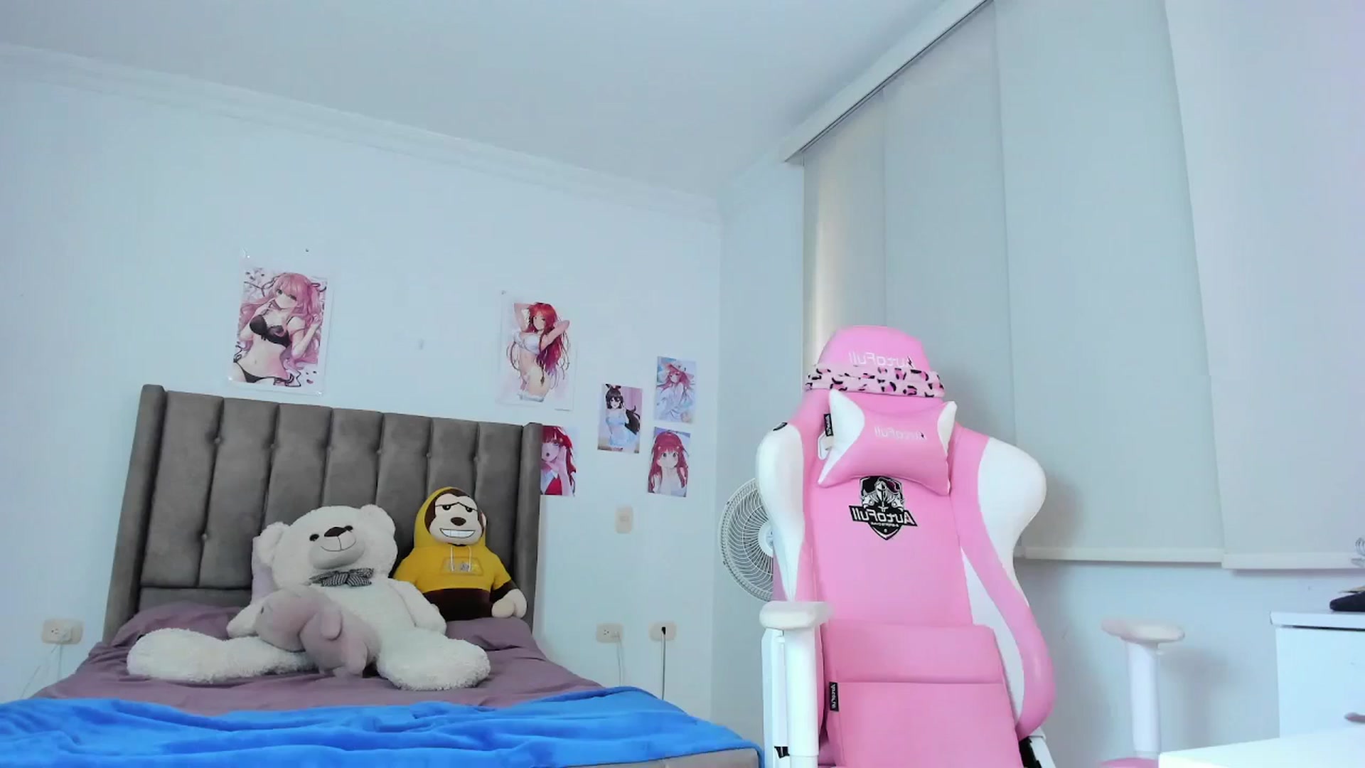 Gallery image thumbnail from Antonella_28_'s myfreecams stream on, 05/09/2024, 22:34 image 7 of 20