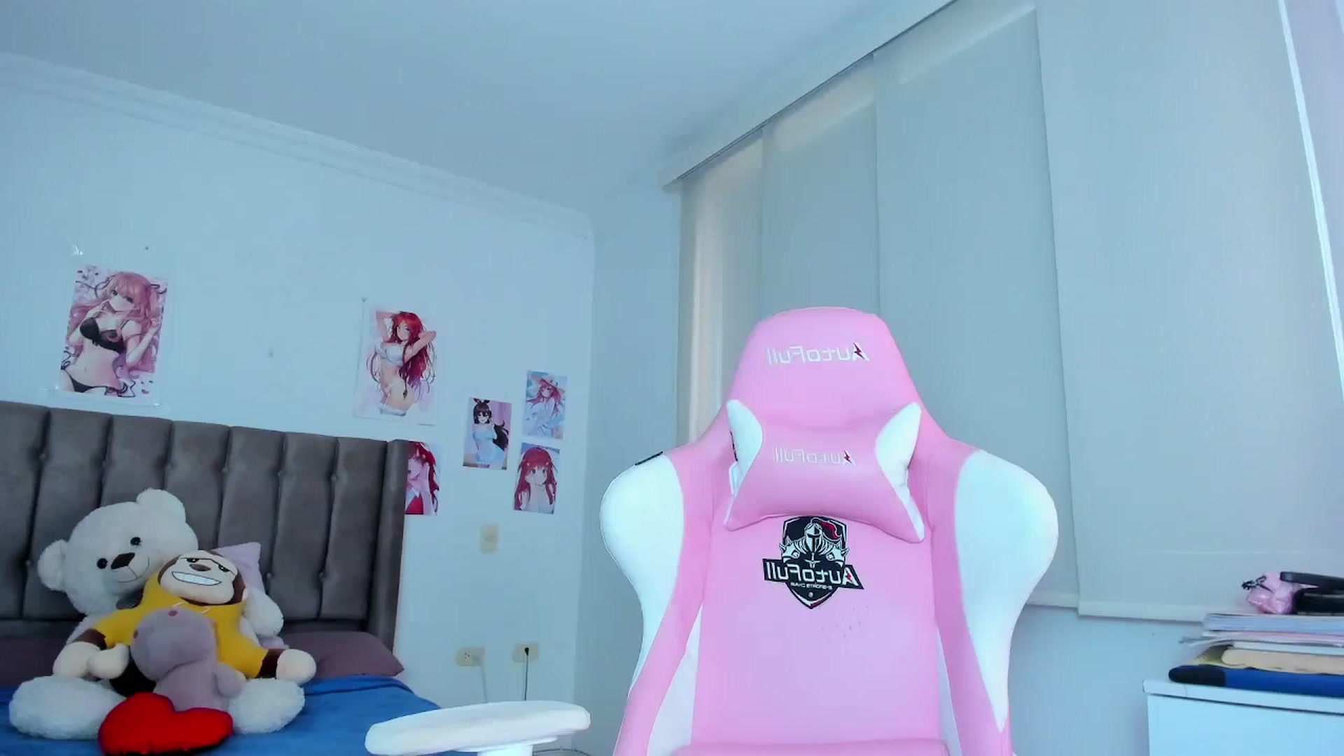 Gallery image thumbnail from Antonella_28_'s myfreecams stream on, 05/20/2024, 22:25 image 3 of 20