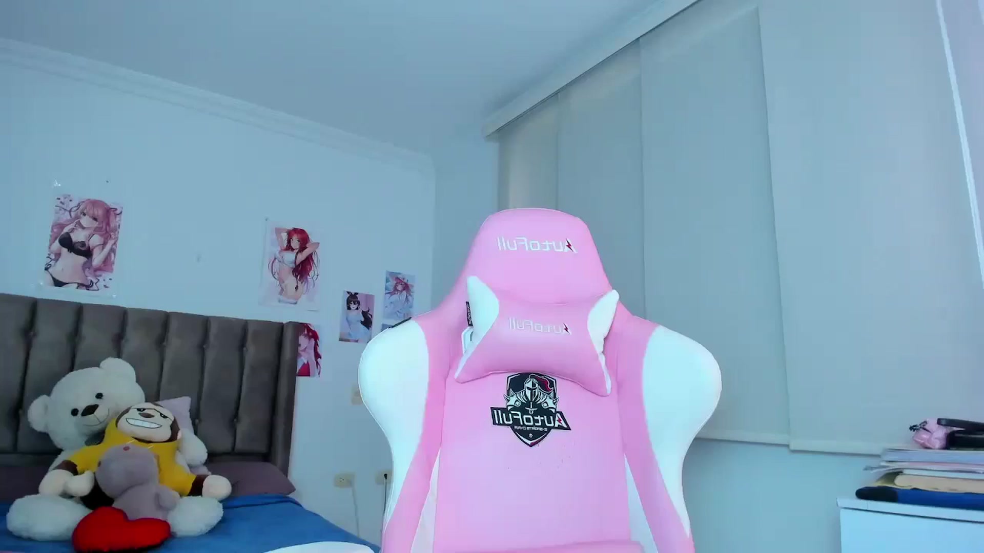 Gallery image thumbnail from Antonella_28_'s myfreecams stream on, 05/20/2024, 22:25 image 5 of 20