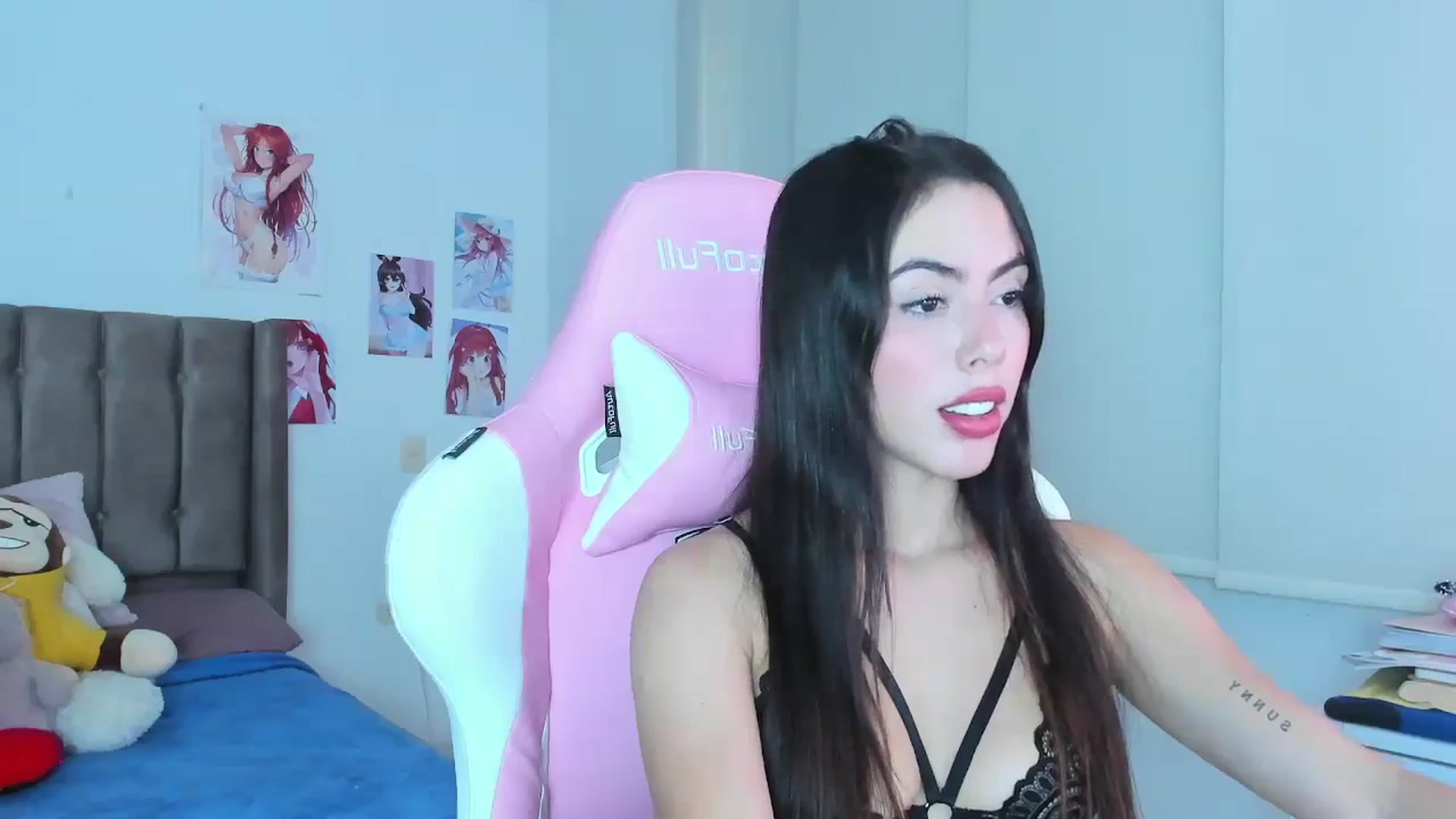 Gallery image thumbnail from Antonella_28_'s myfreecams stream on, 05/20/2024, 22:25 image 12 of 20