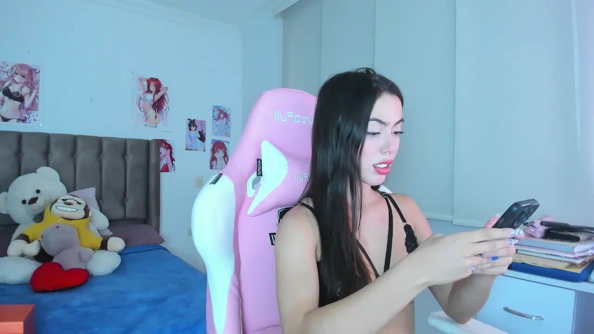 Gallery image thumbnail from Antonella_28_'s myfreecams stream on, 05/20/2024, 22:25 image 18 of 20