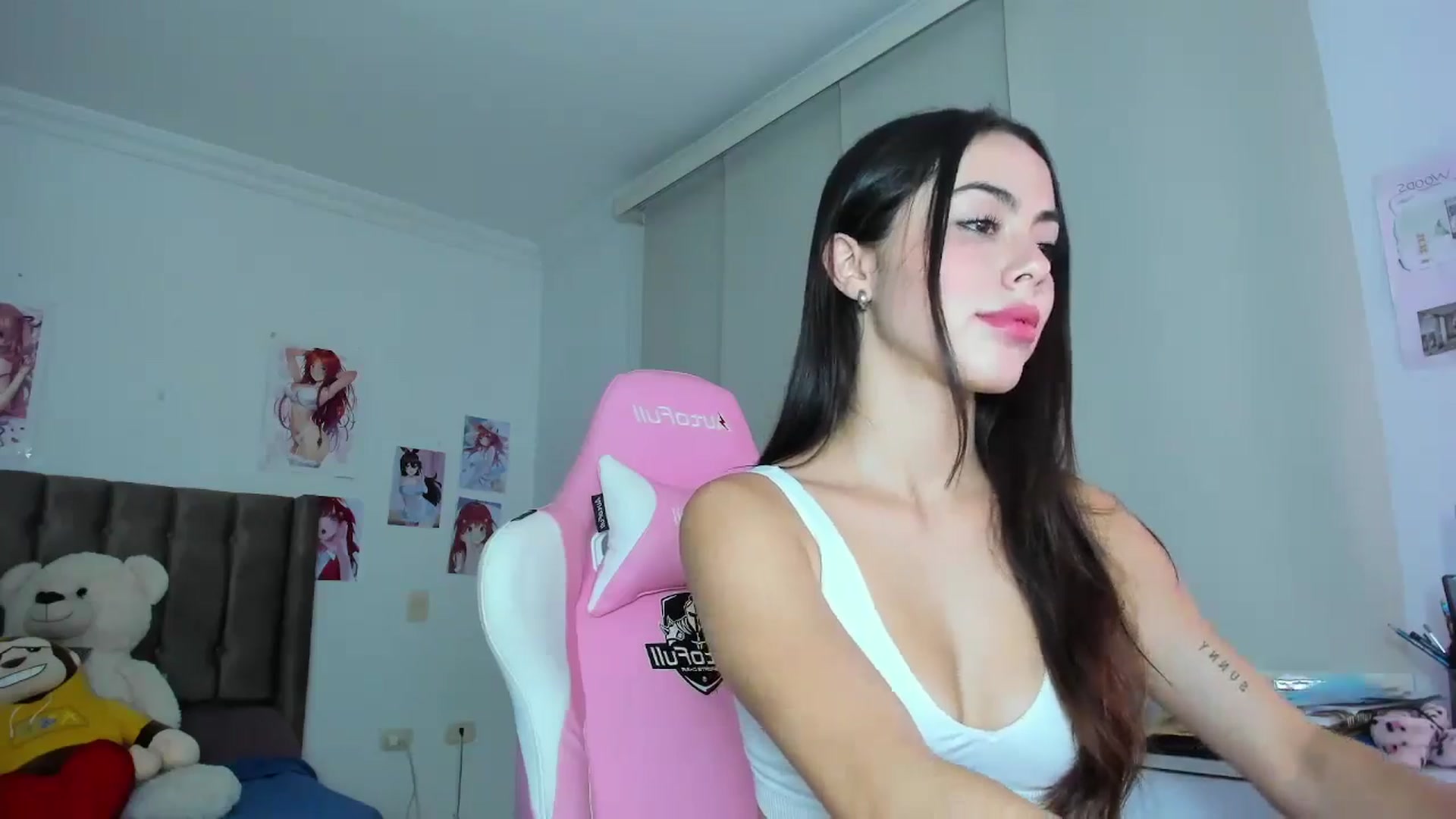 Gallery image thumbnail from Antonella_28_'s myfreecams stream on, 05/26/2024, 01:34 image 6 of 20