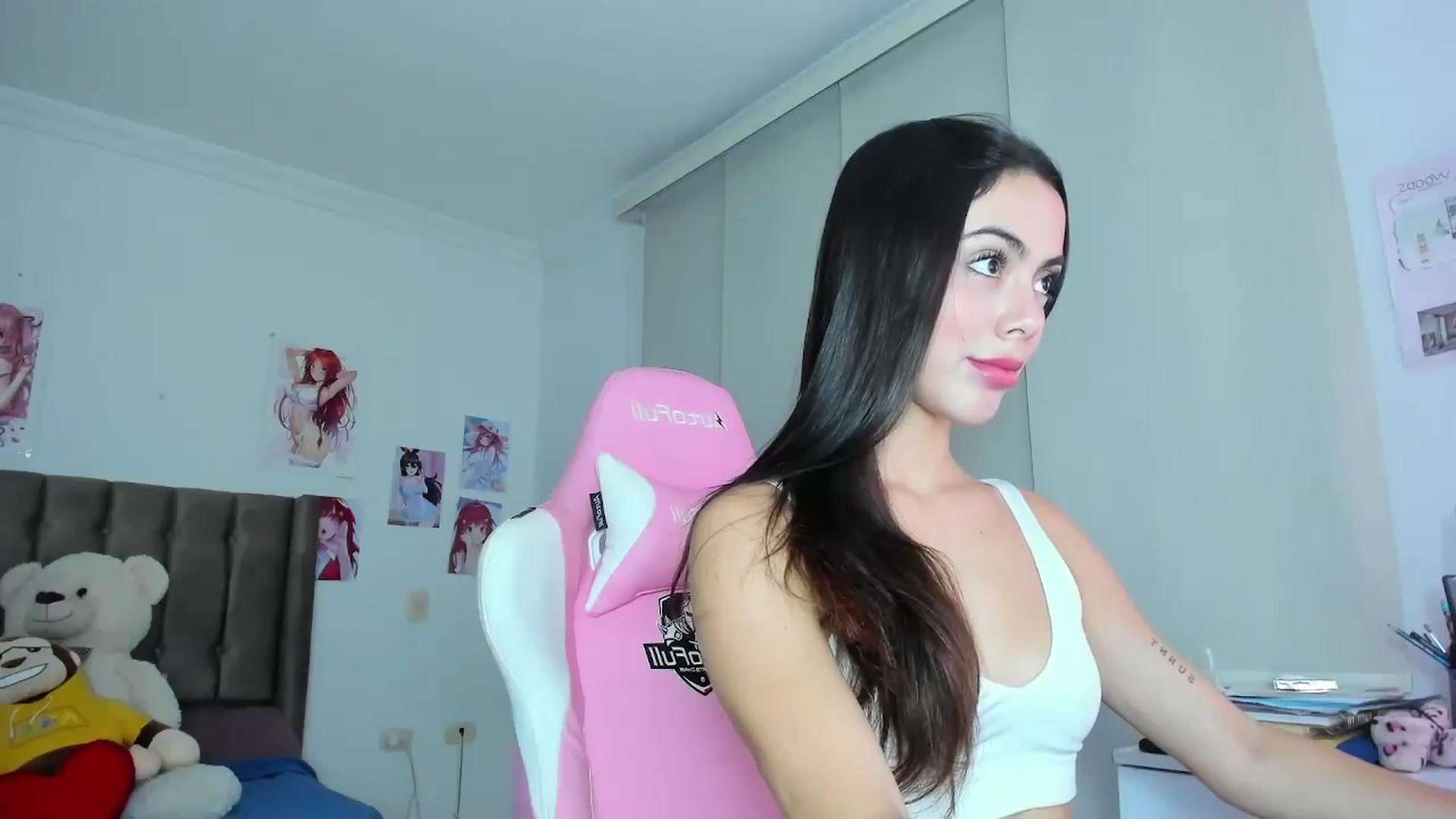 Gallery image thumbnail from Antonella_28_'s myfreecams stream on, 05/26/2024, 01:34 image 8 of 20