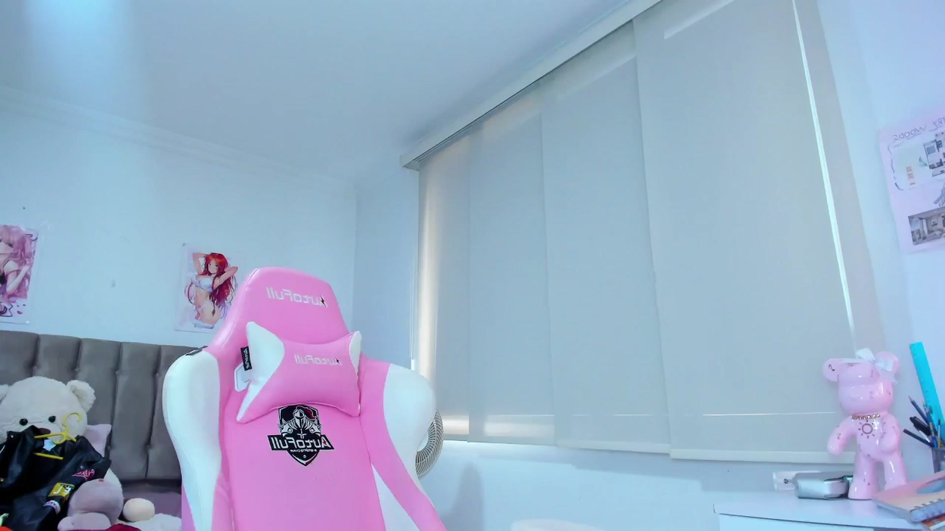 Gallery image thumbnail from Antonella_28_'s myfreecams stream on, 05/27/2024, 20:41 image 20 of 20