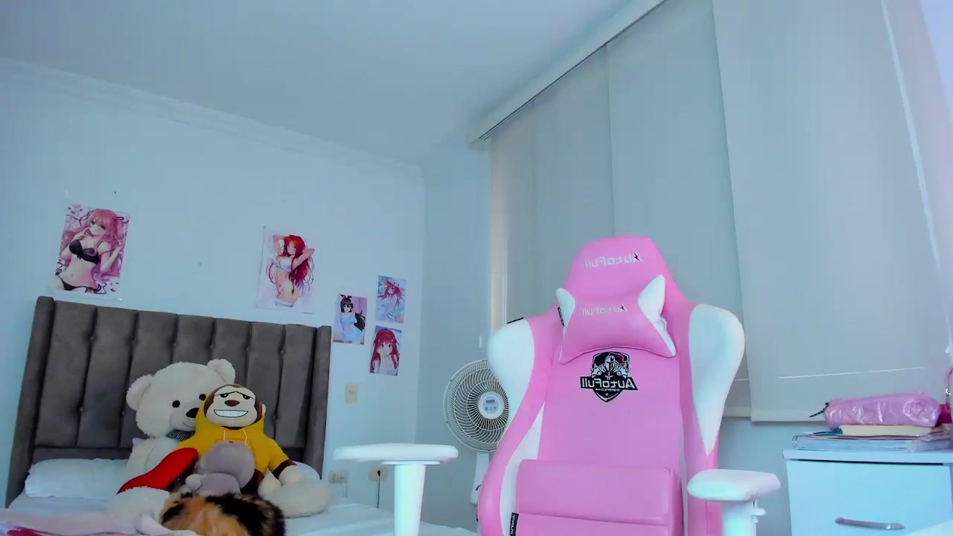 Gallery image thumbnail from Antonella_28_'s myfreecams stream on, 06/11/2024, 21:27 image 15 of 20