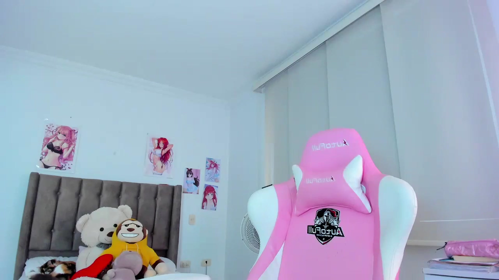 Gallery image thumbnail from Antonella_28_'s myfreecams stream on, 06/11/2024, 21:27 image 6 of 20