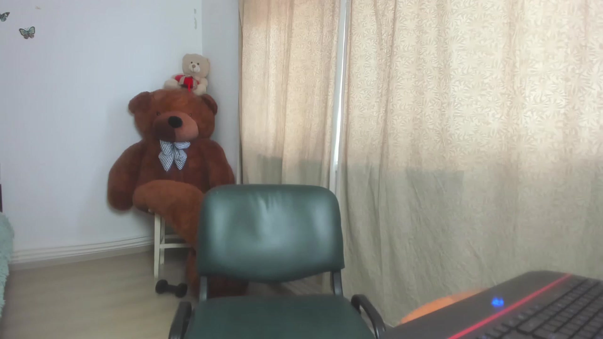 Gallery image thumbnail from AntoniaKitty's myfreecams stream on, 11/15/2022, 09:41 image 9 of 20