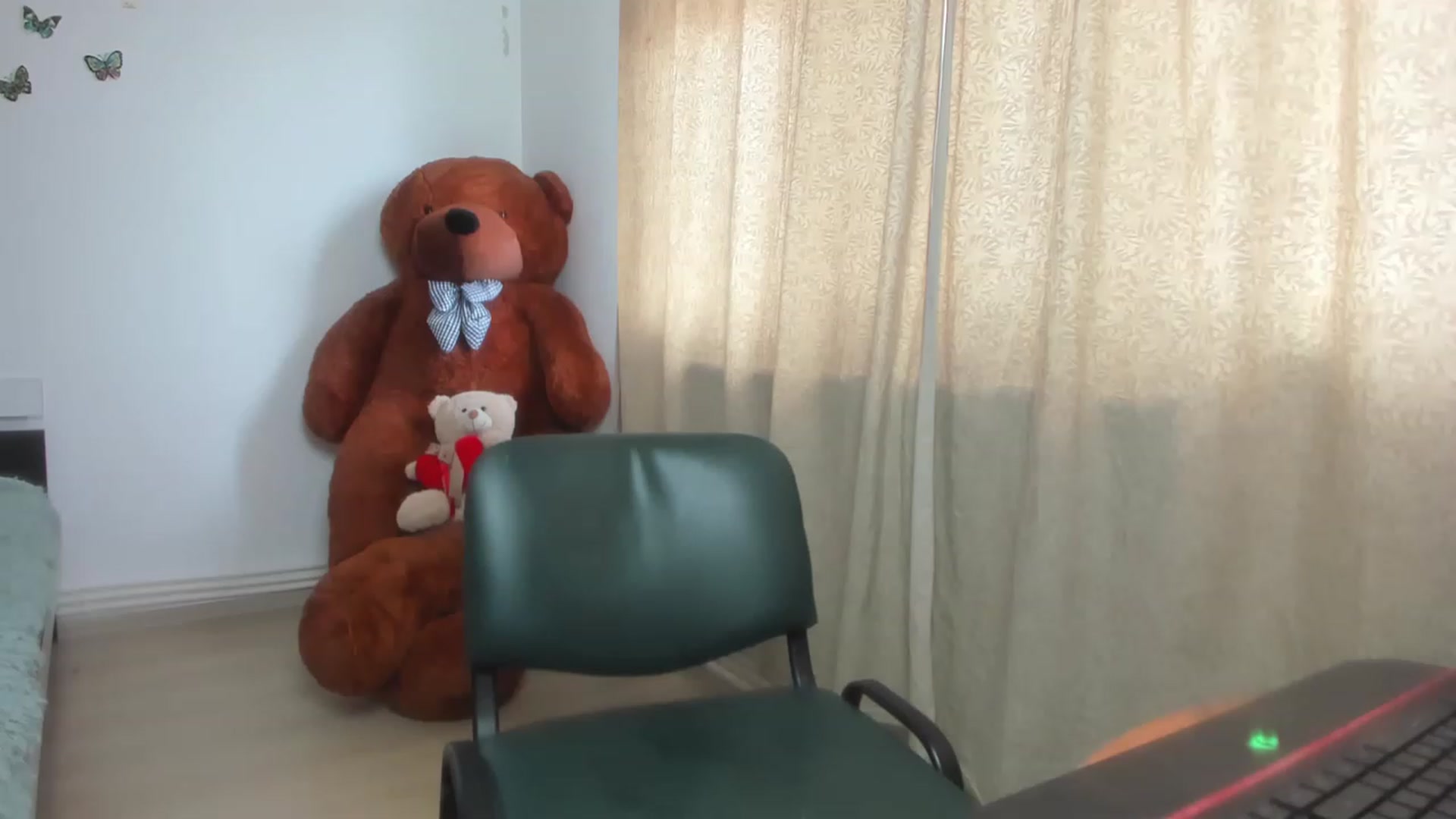 Gallery image thumbnail from AntoniaKitty's myfreecams stream on, 11/26/2022, 01:26 image 3 of 20