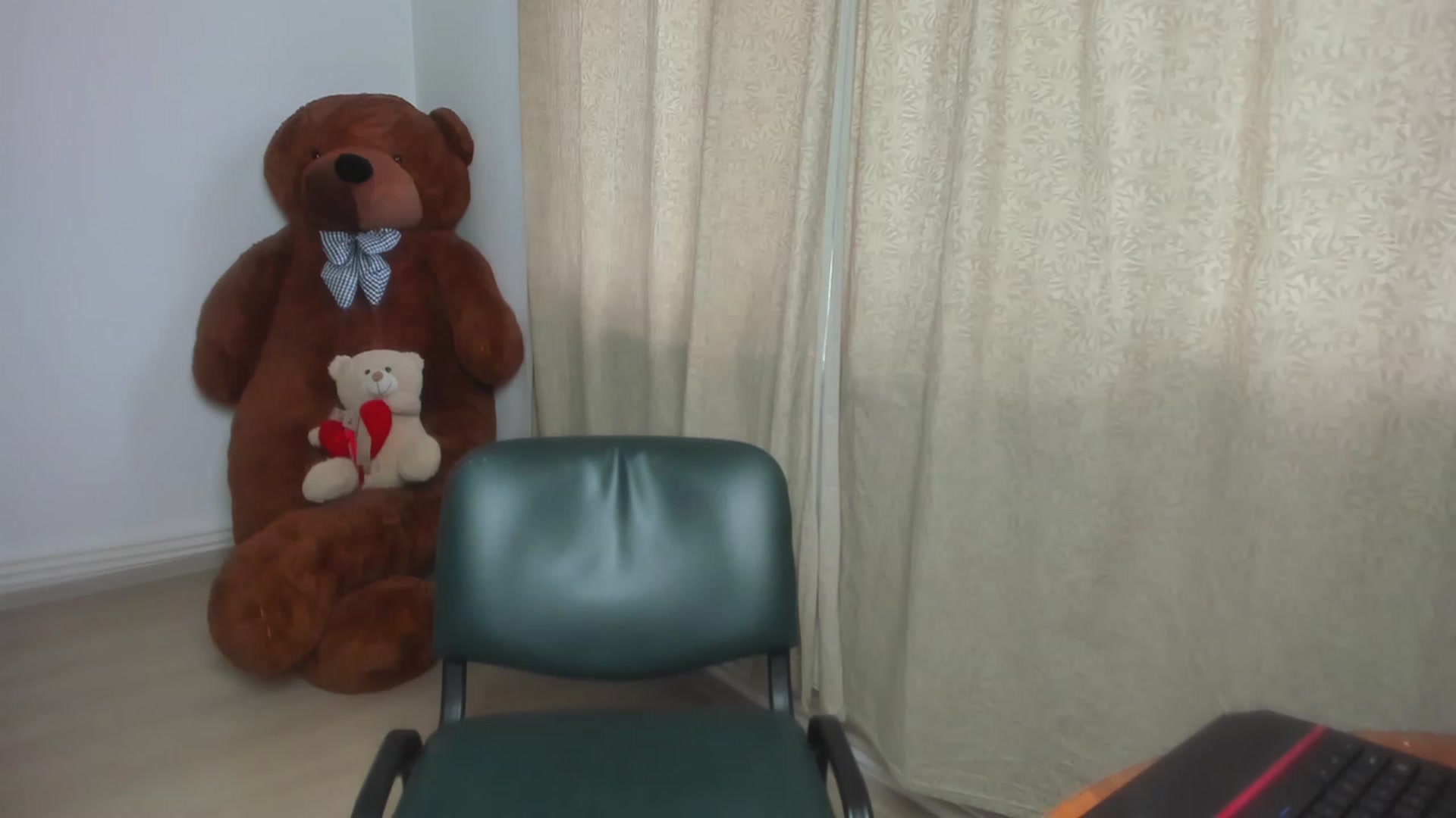 Gallery image thumbnail from AntoniaKitty's myfreecams stream on, 11/23/2022, 13:44 image 7 of 20
