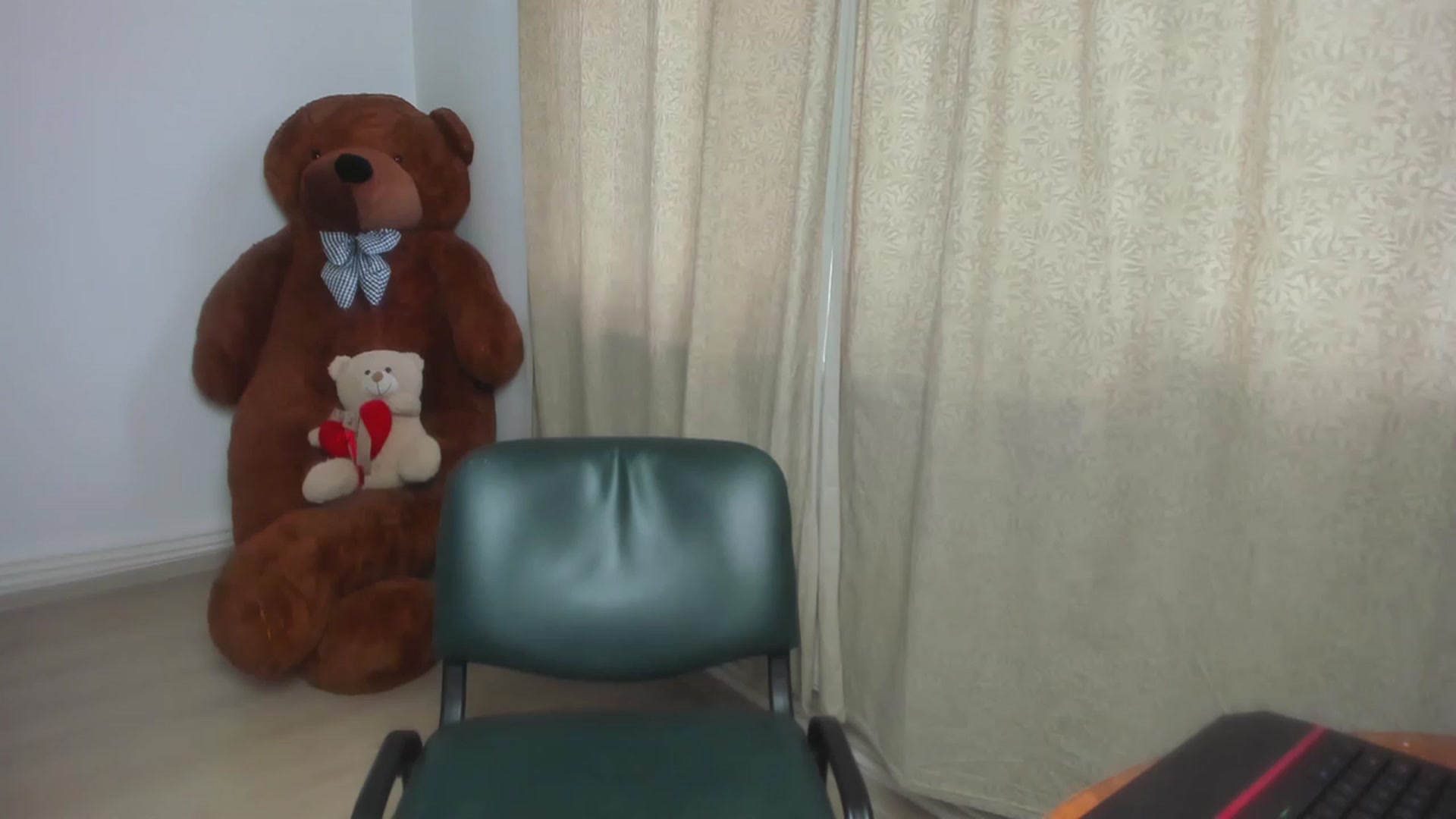 Gallery image thumbnail from AntoniaKitty's myfreecams stream on, 11/23/2022, 13:44 image 6 of 20