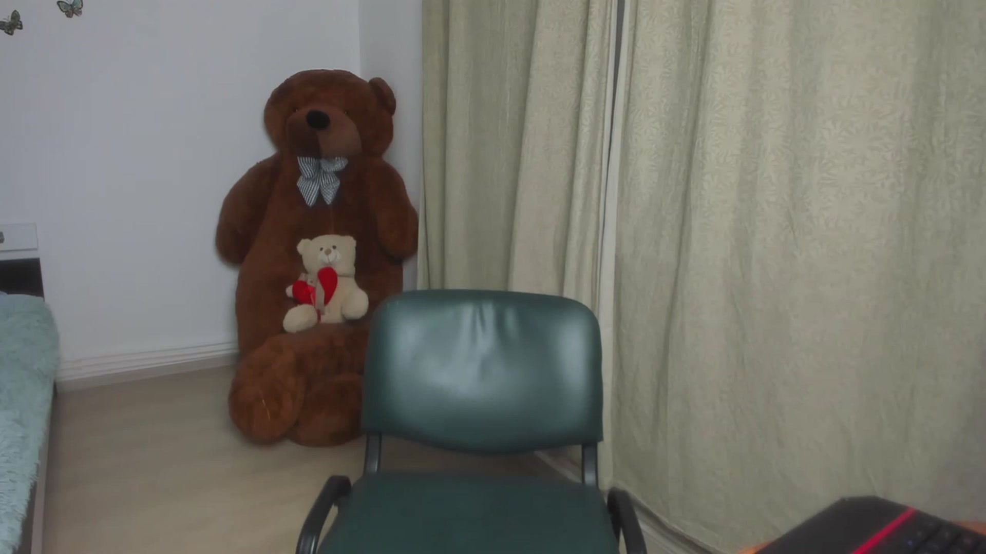 Gallery image thumbnail from AntoniaKitty's myfreecams stream on, 11/24/2022, 19:20 image 4 of 20