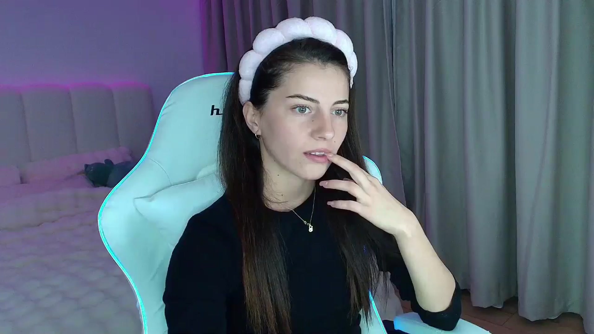 Gallery image thumbnail from AntoniaKitty's myfreecams stream on, 11/06/2024, 19:51 image 8 of 20