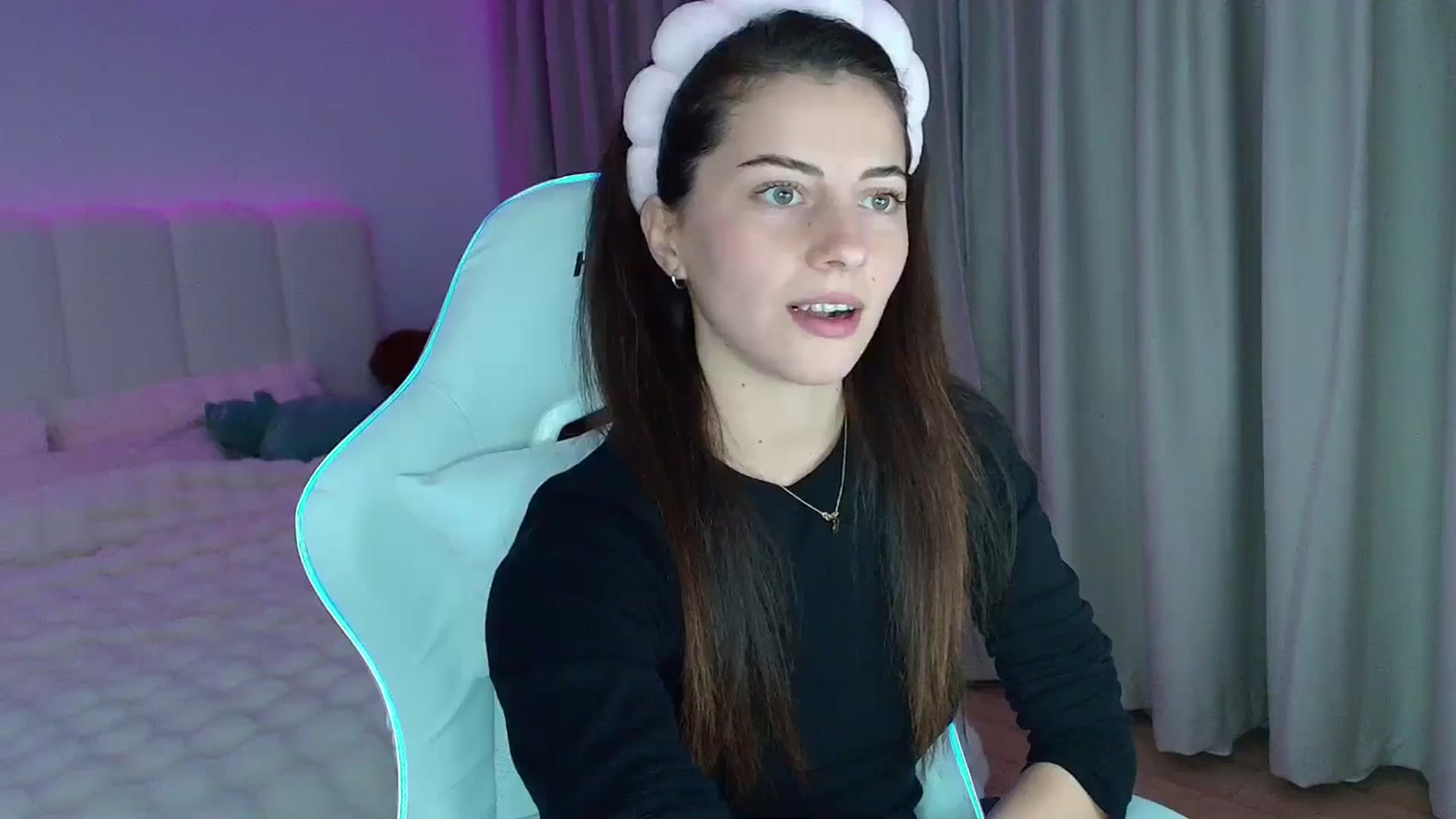 Gallery image thumbnail from AntoniaKitty's myfreecams stream on, 11/06/2024, 19:51 image 4 of 20