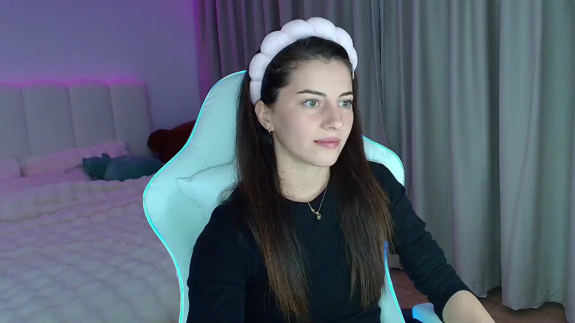 Gallery image thumbnail from AntoniaKitty's myfreecams stream on, 11/06/2024, 19:51 image 13 of 20