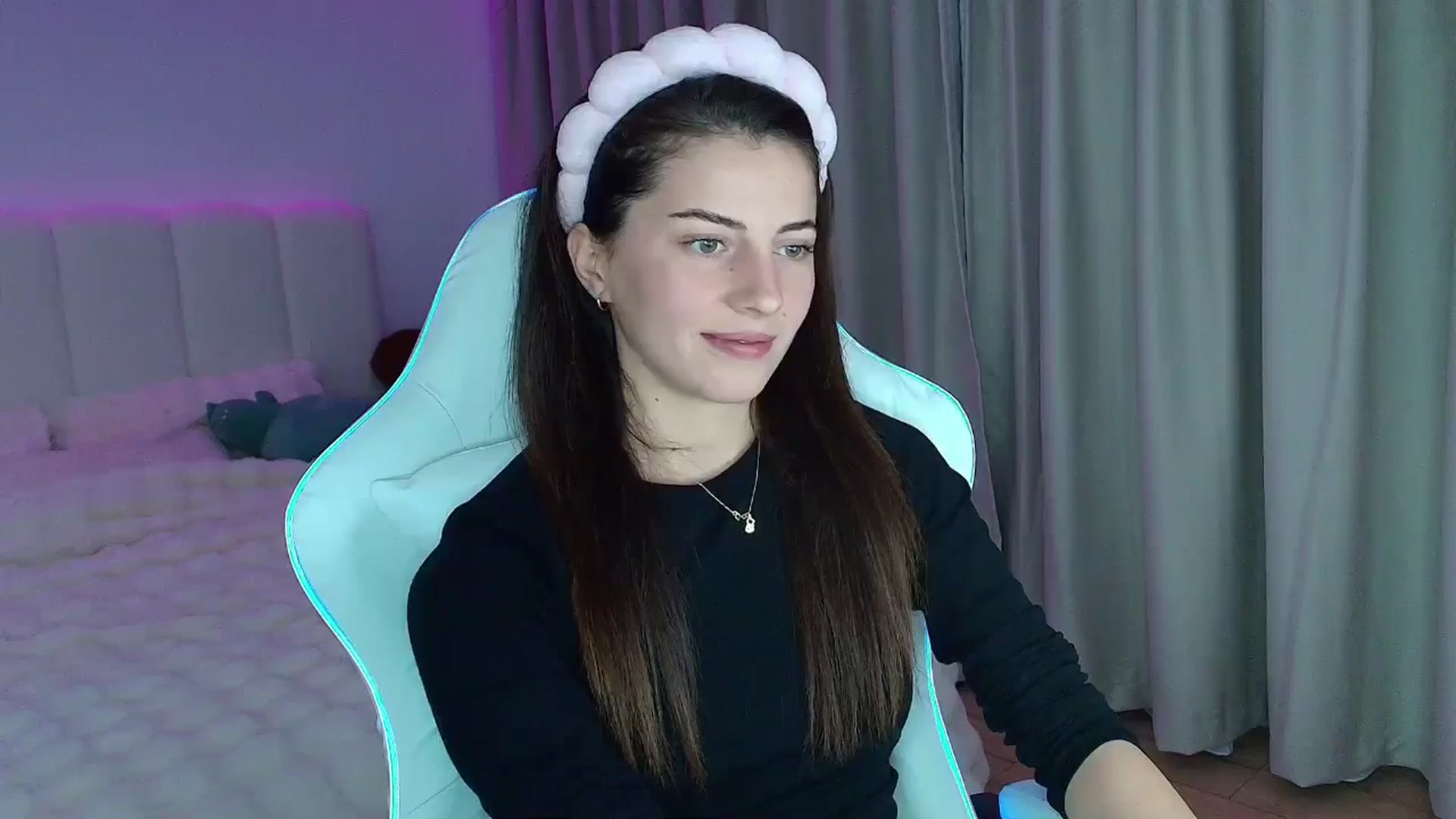 Gallery image thumbnail from AntoniaKitty's myfreecams stream on, 11/06/2024, 19:51 image 7 of 20