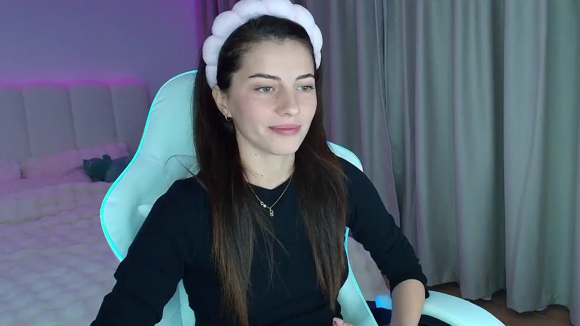 Gallery image thumbnail from AntoniaKitty's myfreecams stream on, 11/06/2024, 19:51 image 15 of 20