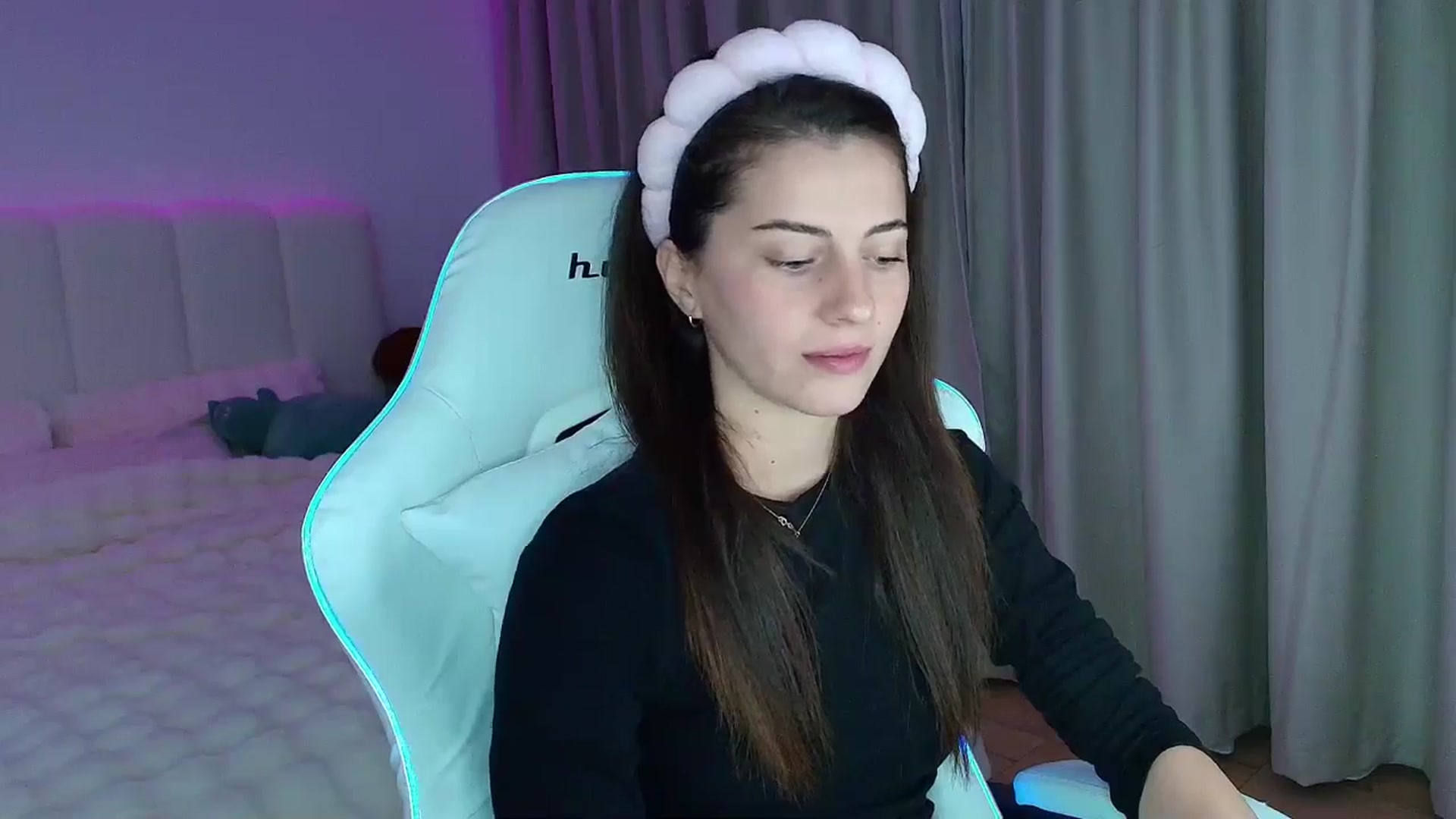 Gallery image thumbnail from AntoniaKitty's myfreecams stream on, 11/06/2024, 19:51 image 16 of 20