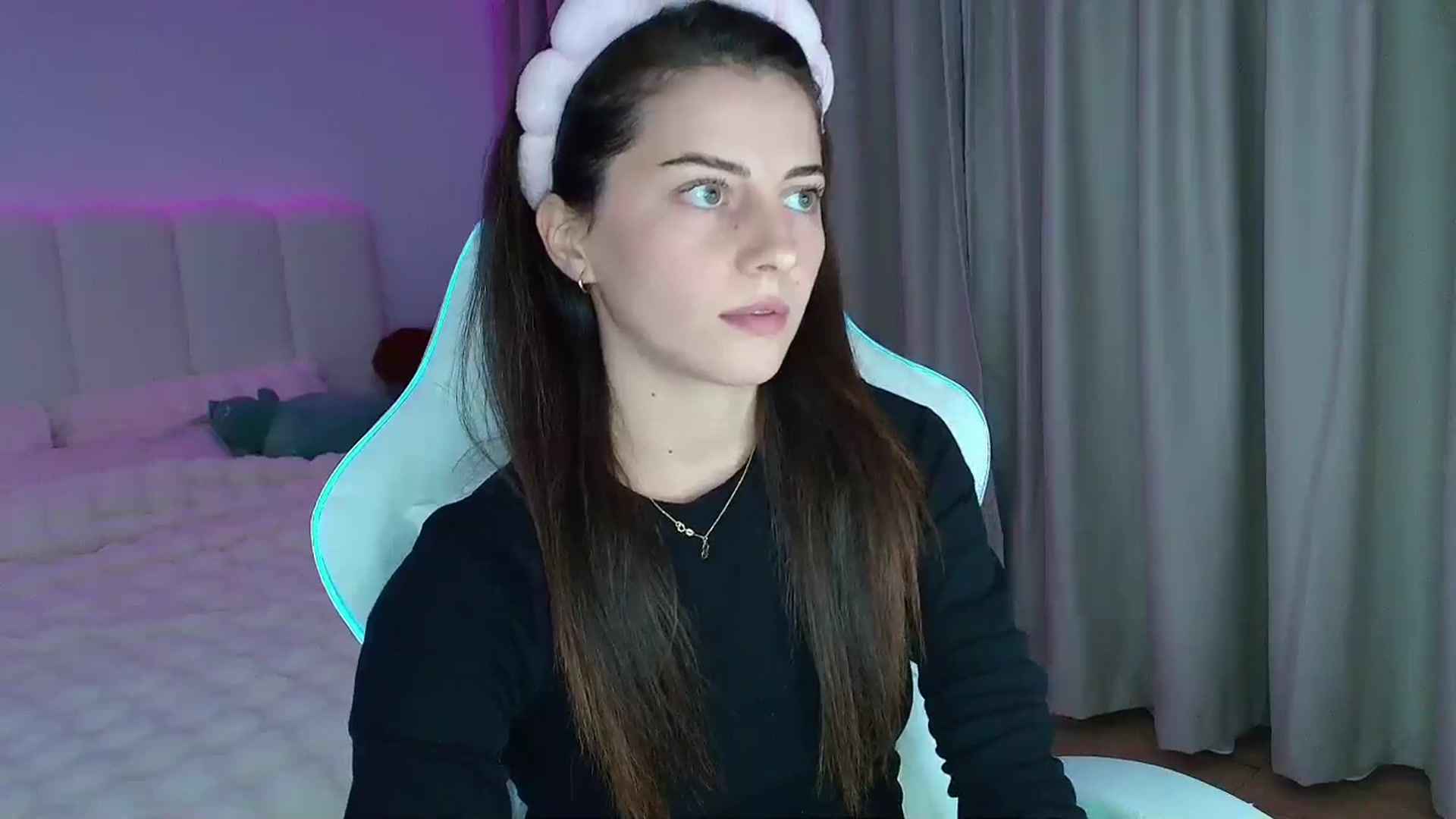 Gallery image thumbnail from AntoniaKitty's myfreecams stream on, 11/06/2024, 19:51 image 18 of 20