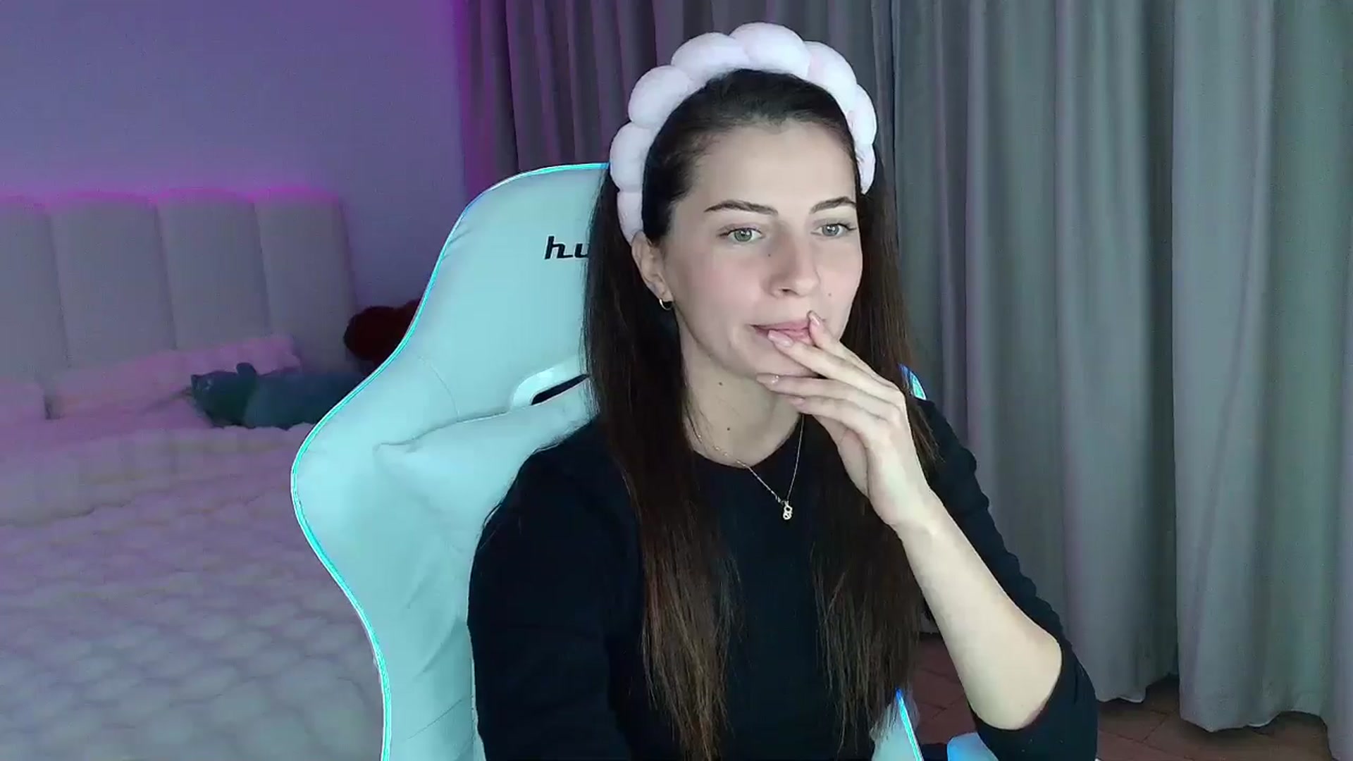Gallery image thumbnail from AntoniaKitty's myfreecams stream on, 11/06/2024, 19:51 image 6 of 20