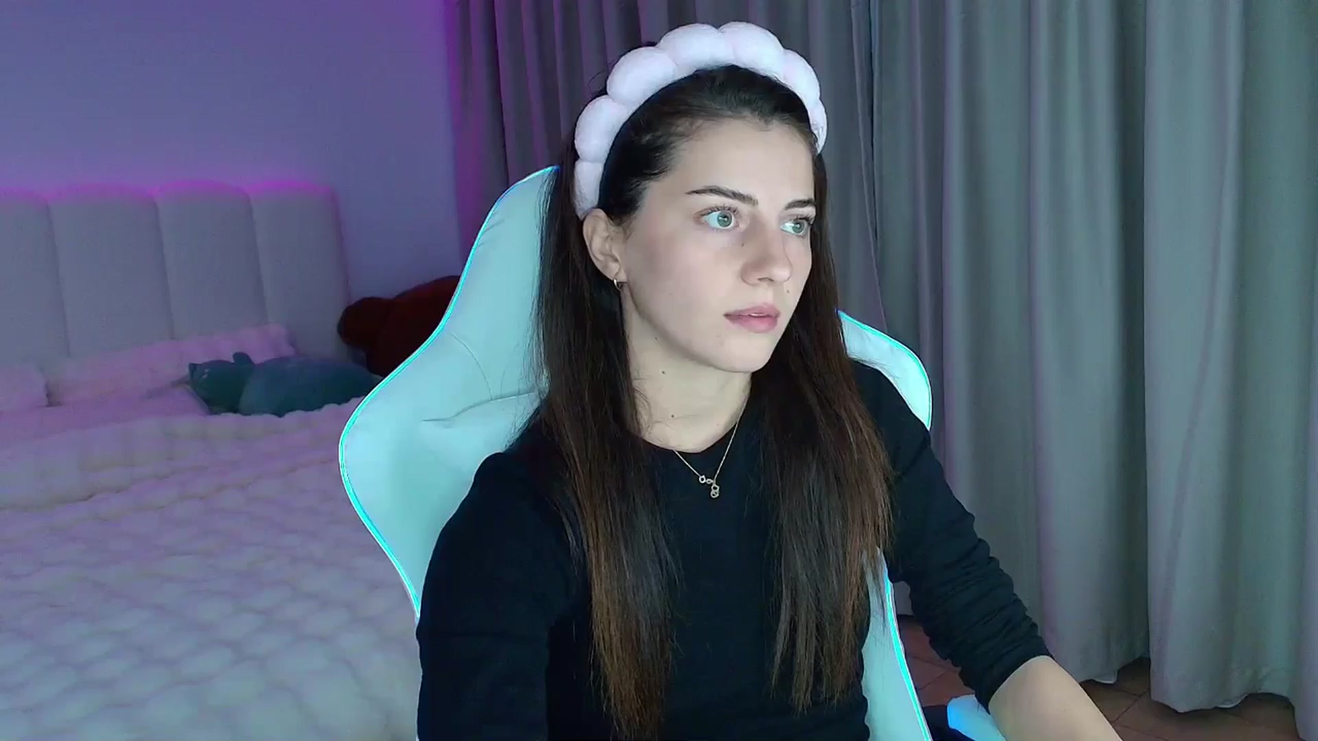 Gallery image thumbnail from AntoniaKitty's myfreecams stream on, 11/06/2024, 19:51 image 11 of 20