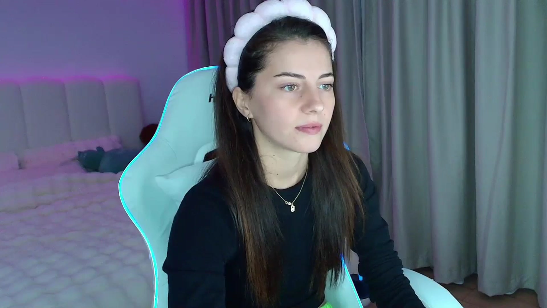 Gallery image thumbnail from AntoniaKitty's myfreecams stream on, 11/06/2024, 19:51 image 10 of 20