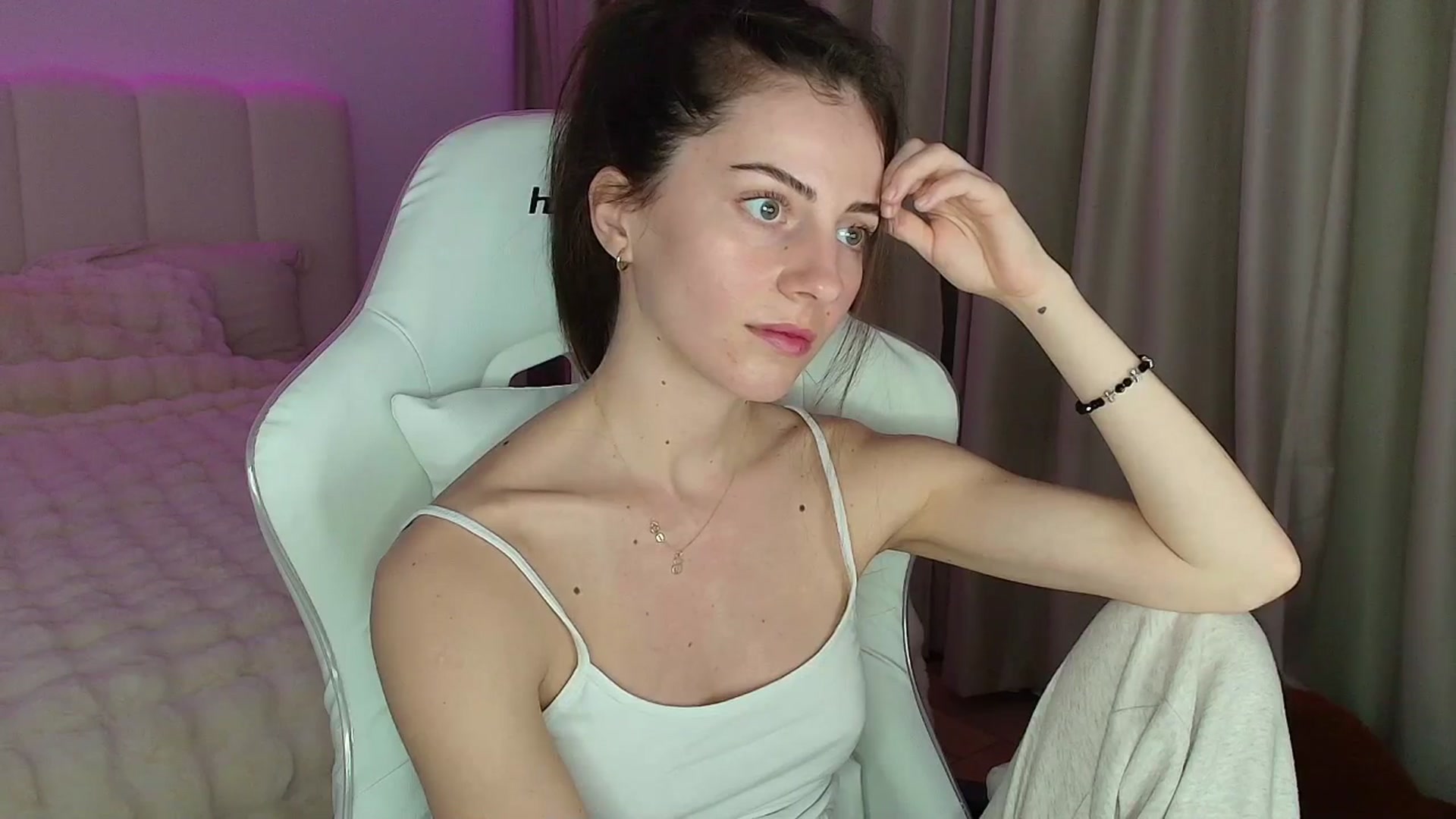 Gallery image thumbnail from AntoniaKitty's myfreecams stream on, 02/26/2025, 18:42 image 9 of 20