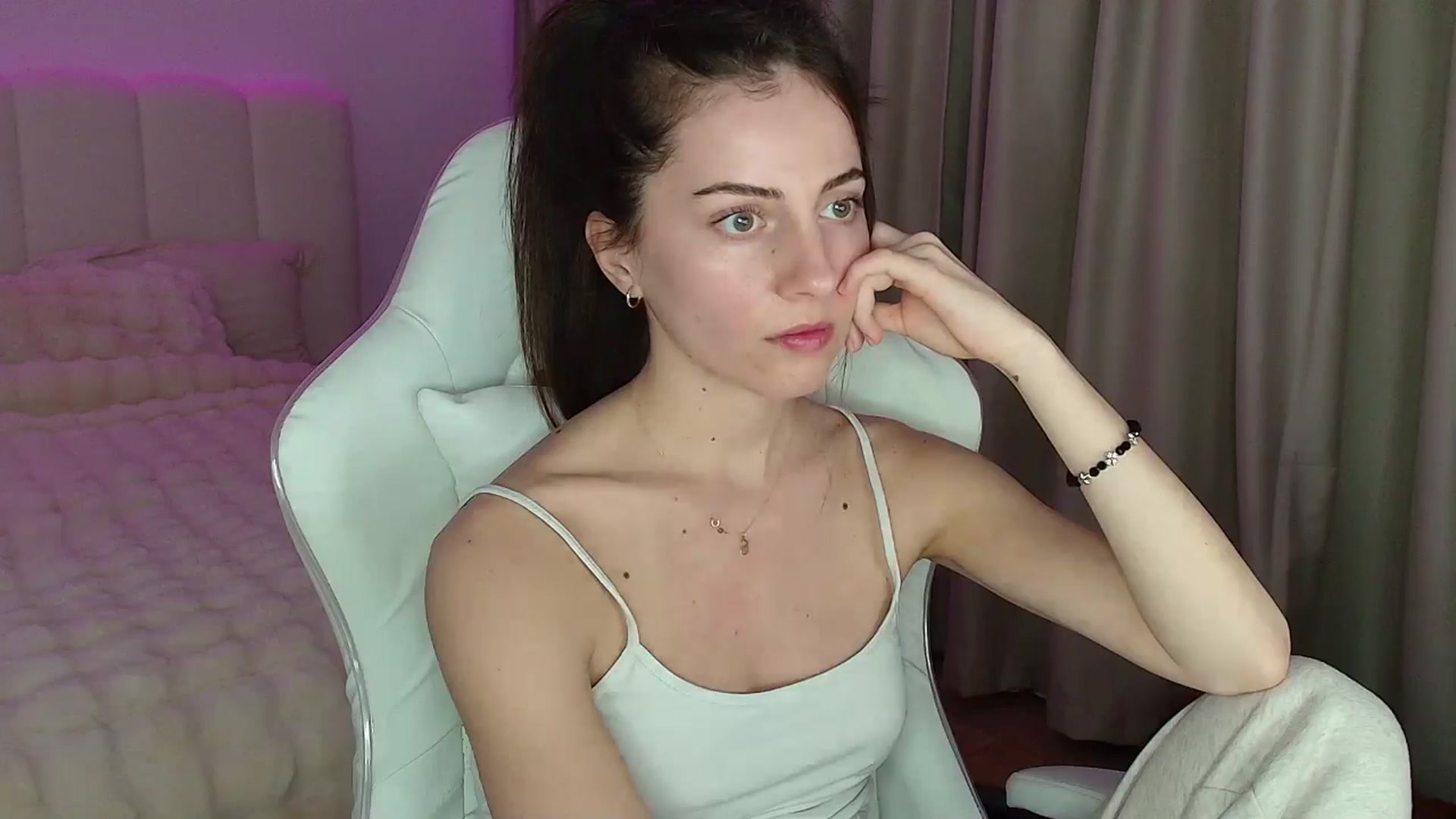 Gallery image thumbnail from AntoniaKitty's myfreecams stream on, 02/26/2025, 18:42 image 12 of 20