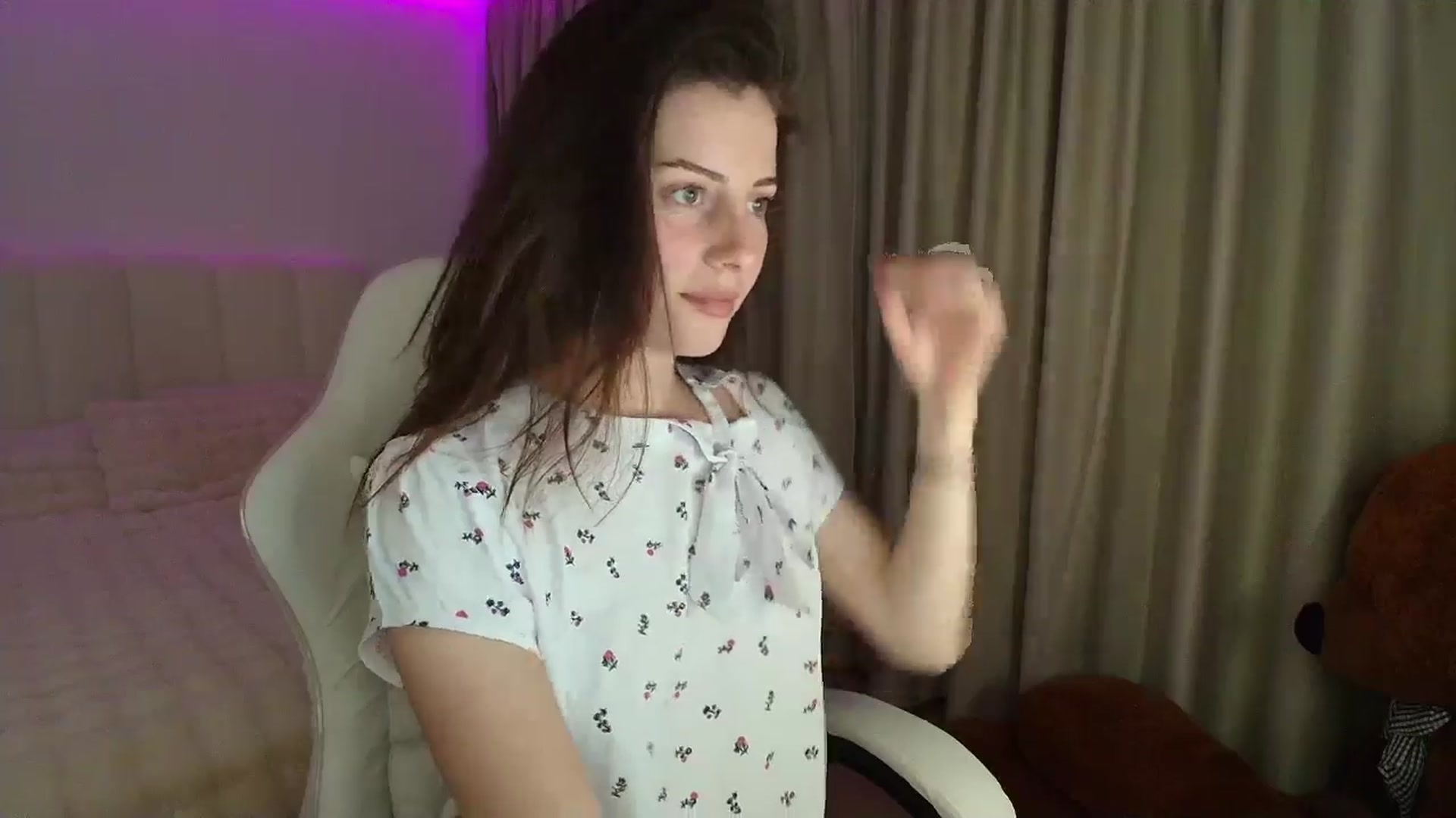 Gallery image thumbnail from AntoniaKitty's myfreecams stream on, 05/12/2025, 17:06 image 11 of 20