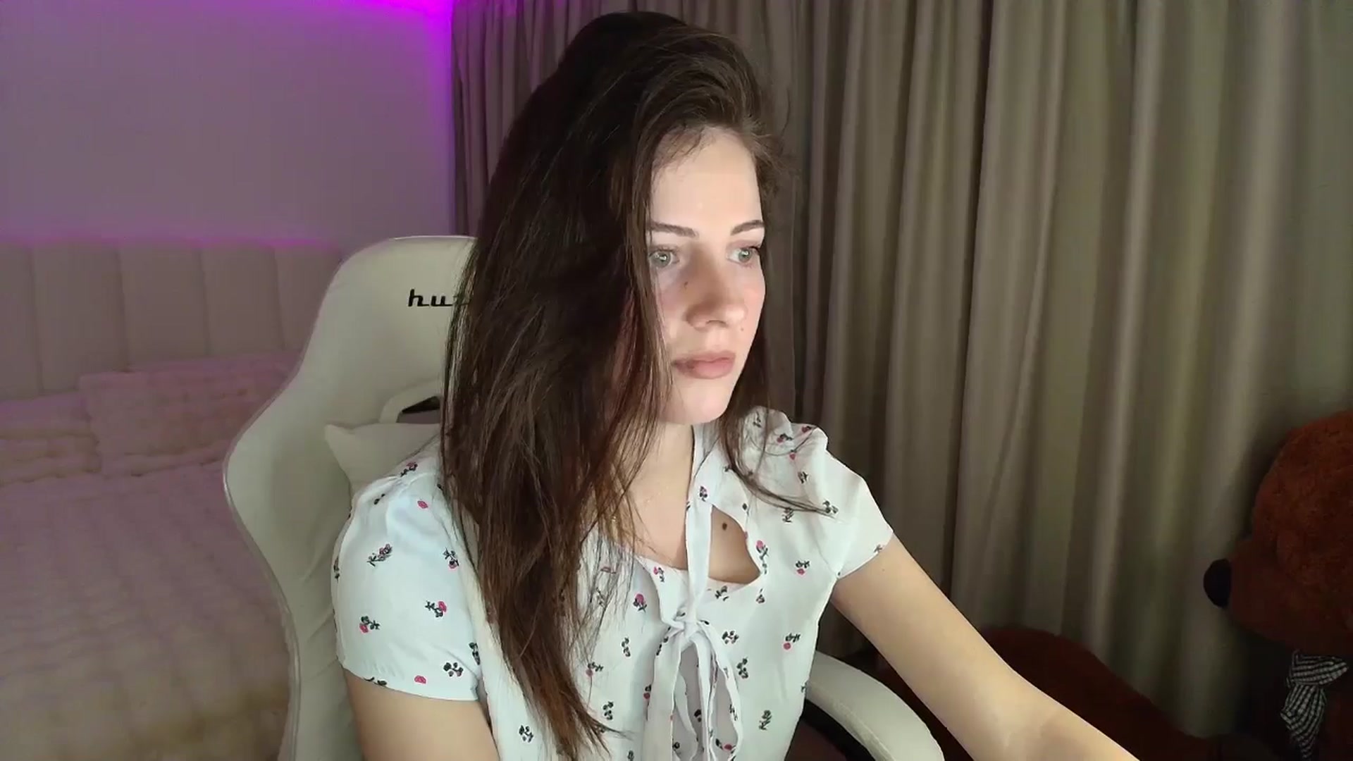 Gallery image thumbnail from AntoniaKitty's myfreecams stream on, 05/12/2025, 17:06 image 16 of 20