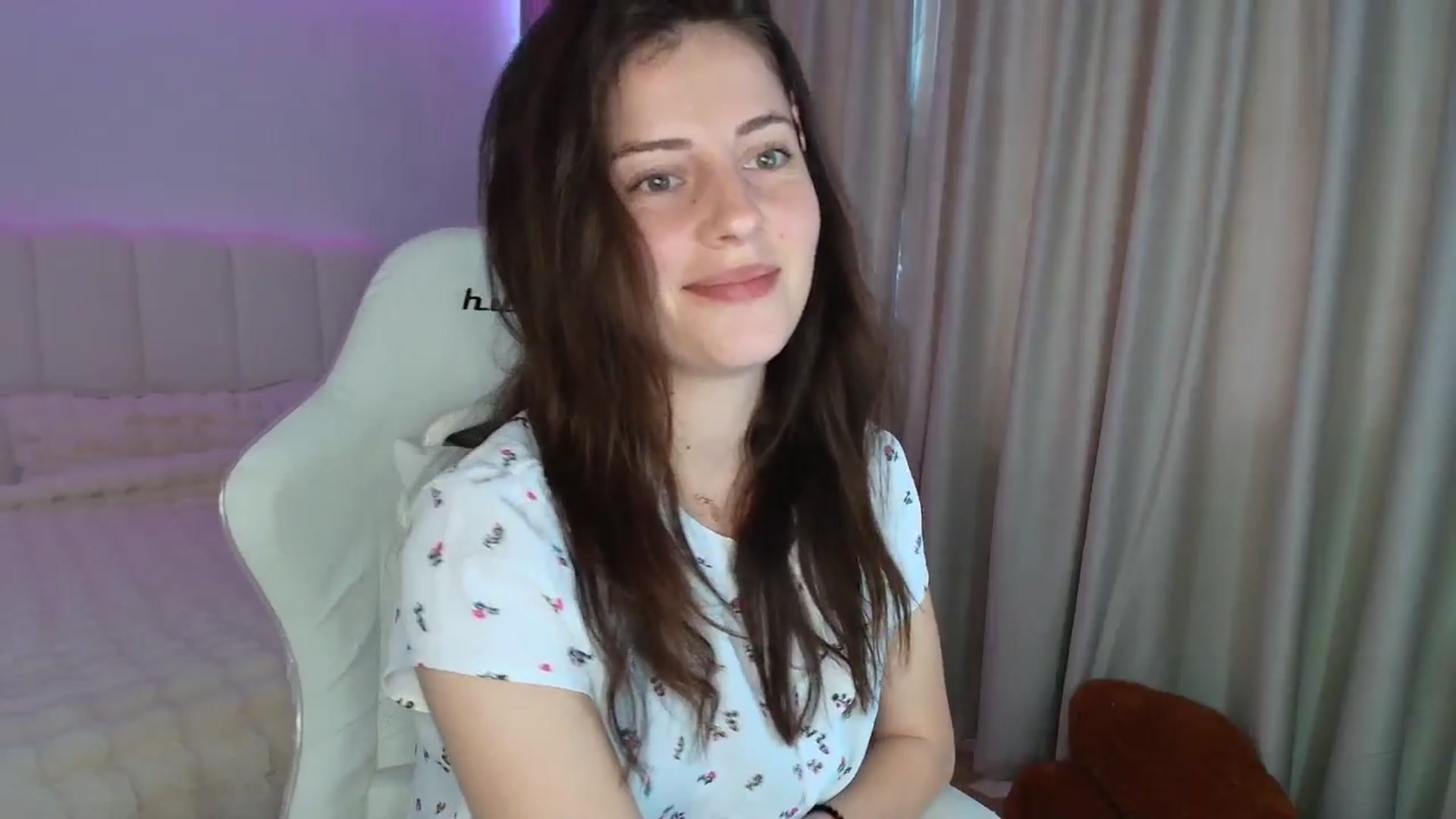 Gallery image thumbnail from AntoniaKitty's myfreecams stream on, 05/21/2025, 09:05 image 8 of 20