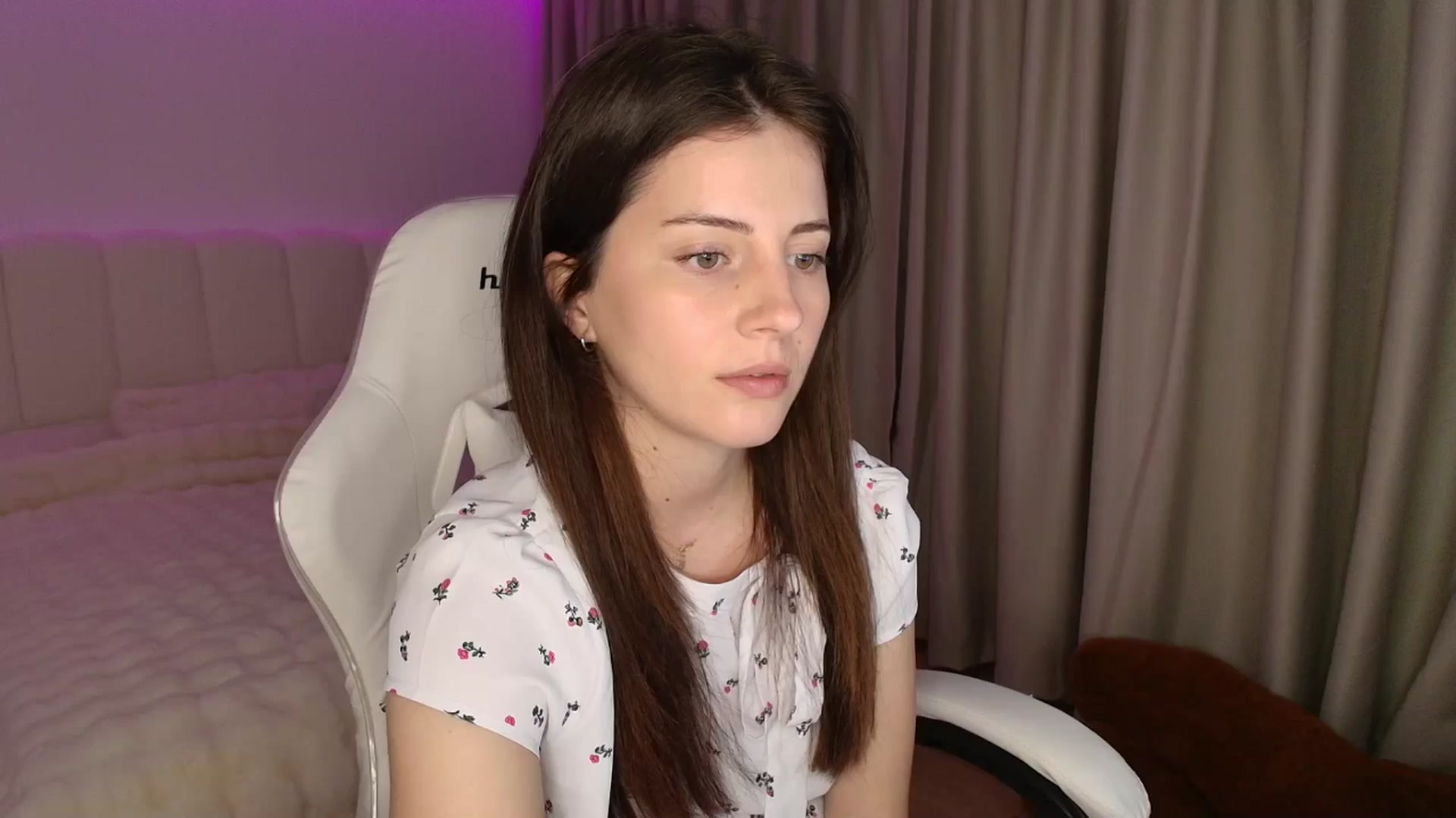 Gallery image thumbnail from AntoniaKitty's myfreecams stream on, 05/27/2025, 19:19 image 1 of 20