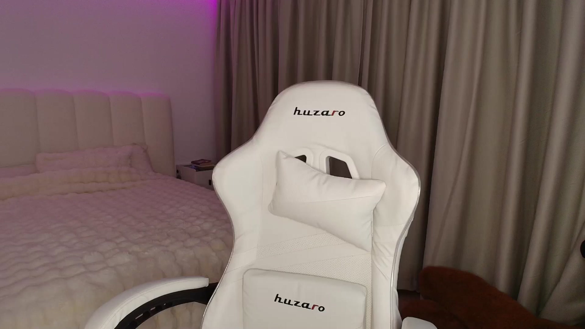 Gallery image thumbnail from AntoniaKitty's myfreecams stream on, 05/27/2025, 19:19 image 17 of 20