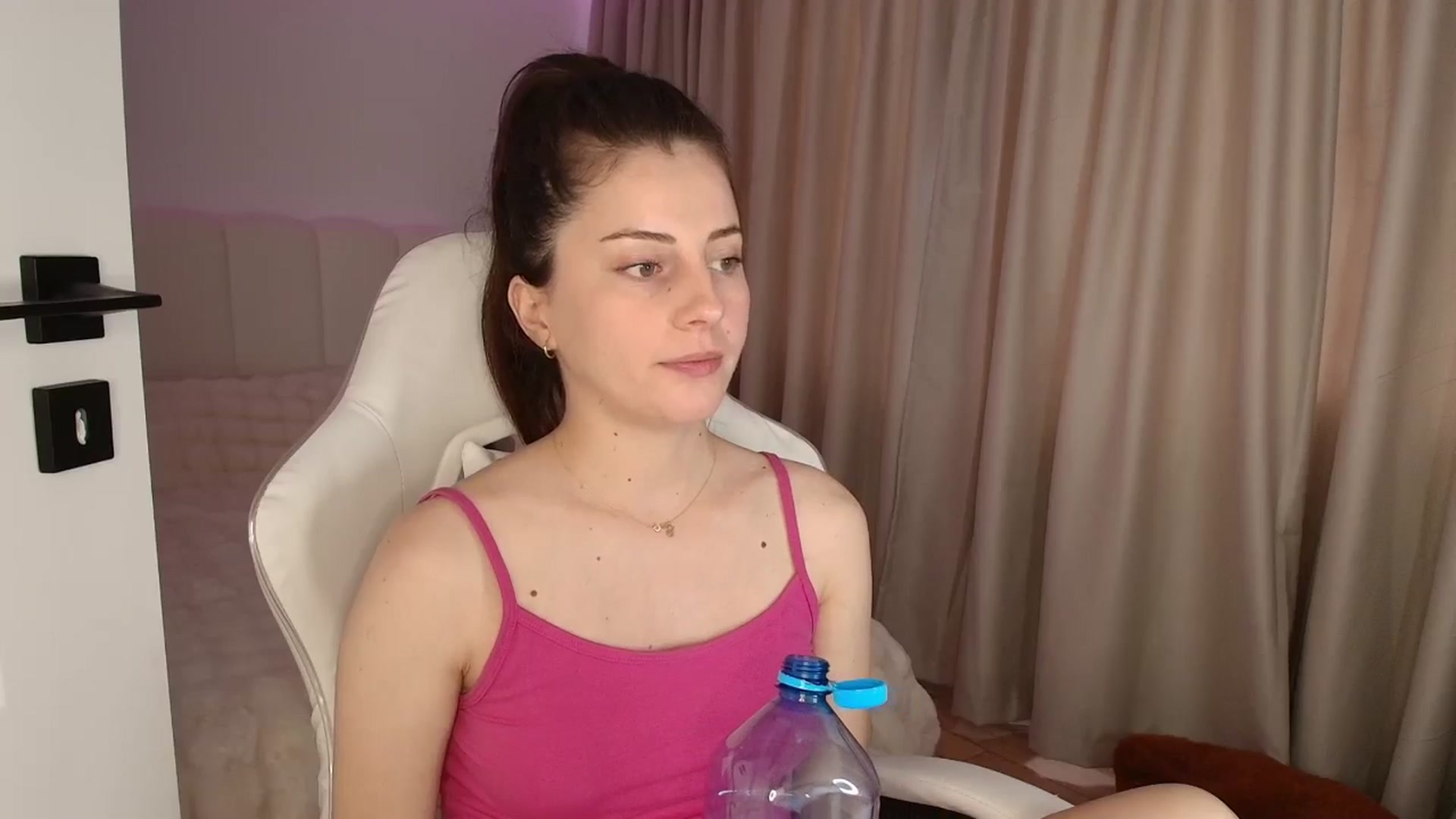 Gallery image thumbnail from AntoniaKitty's myfreecams stream on, 06/02/2025, 09:27 image 11 of 20