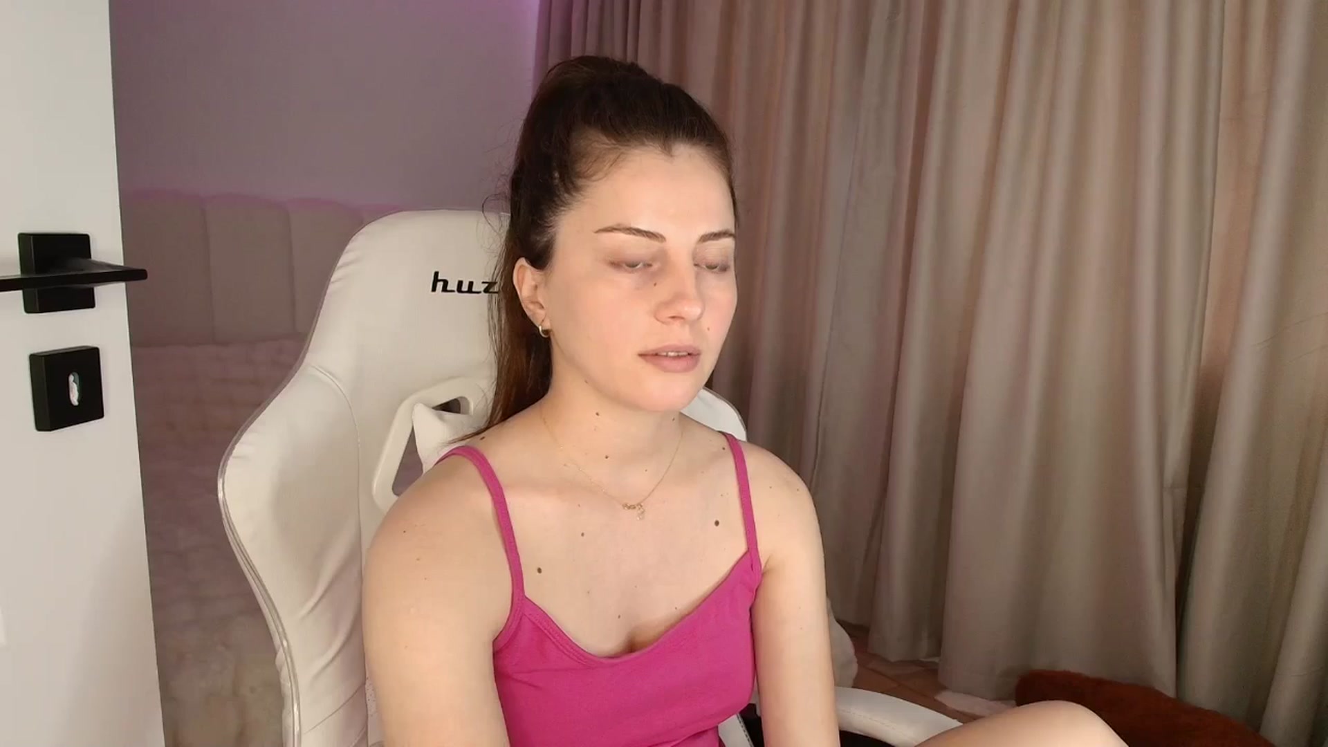 Gallery image thumbnail from AntoniaKitty's myfreecams stream on, 06/02/2025, 09:27 image 9 of 20