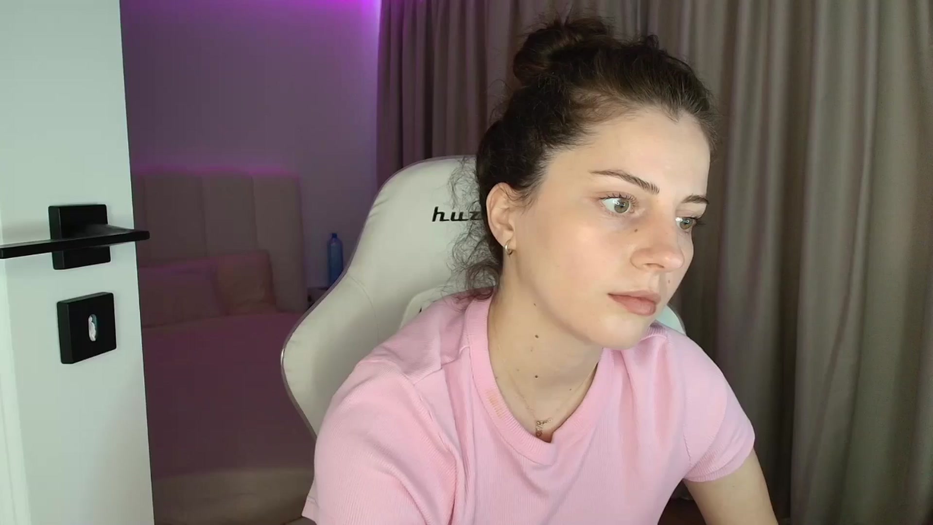 Gallery image thumbnail from AntoniaKitty's myfreecams stream on, 06/04/2025, 16:15 image 13 of 20