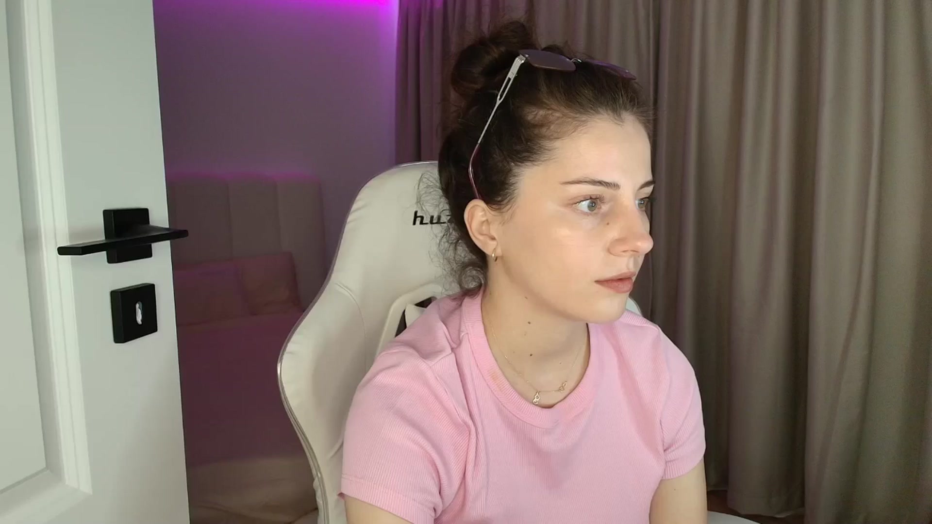 Gallery image thumbnail from AntoniaKitty's myfreecams stream on, 06/04/2025, 16:15 image 8 of 20