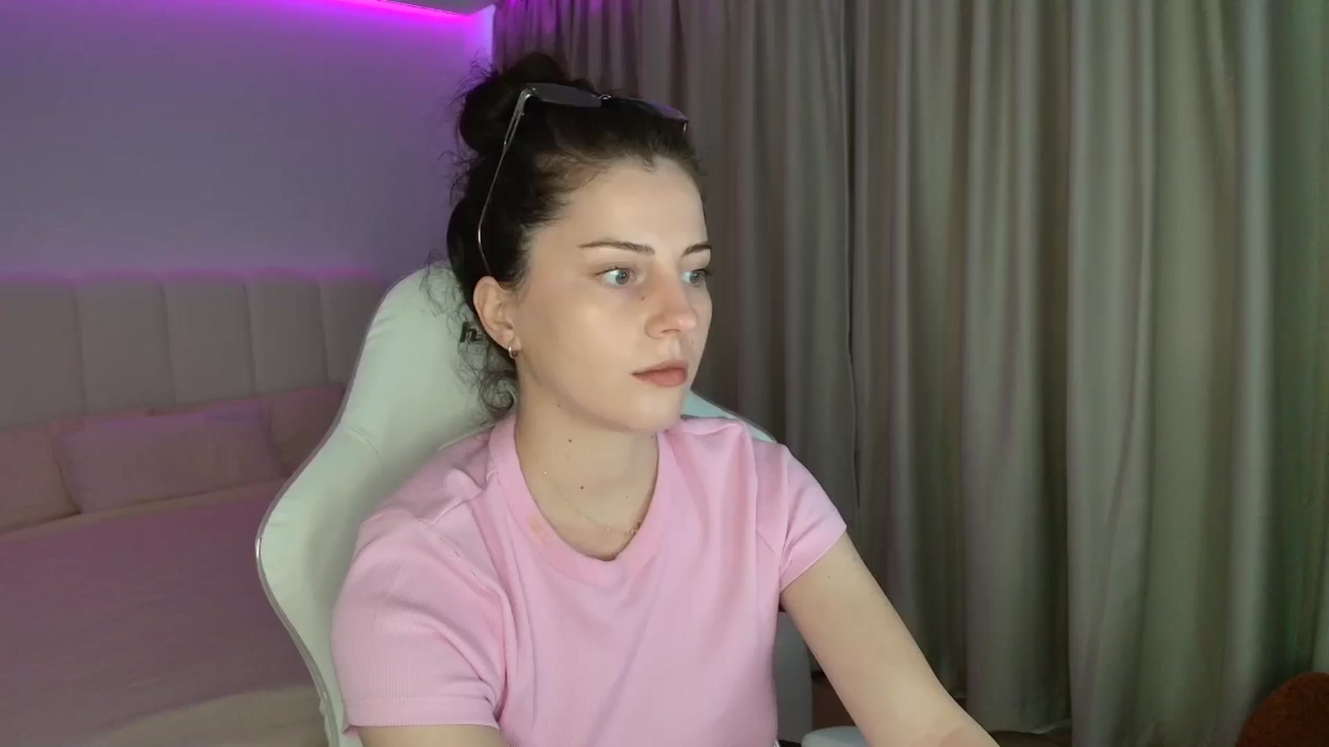 Gallery image thumbnail from AntoniaKitty's myfreecams stream on, 06/04/2025, 16:15 image 7 of 20