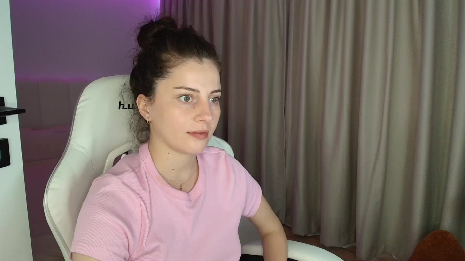 Gallery image thumbnail from AntoniaKitty's myfreecams stream on, 06/04/2025, 16:15 image 18 of 20