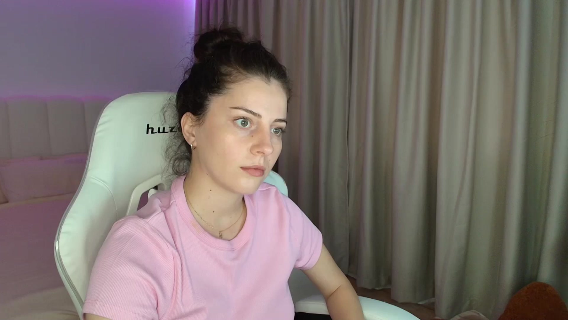 Gallery image thumbnail from AntoniaKitty's myfreecams stream on, 06/04/2025, 16:15 image 16 of 20
