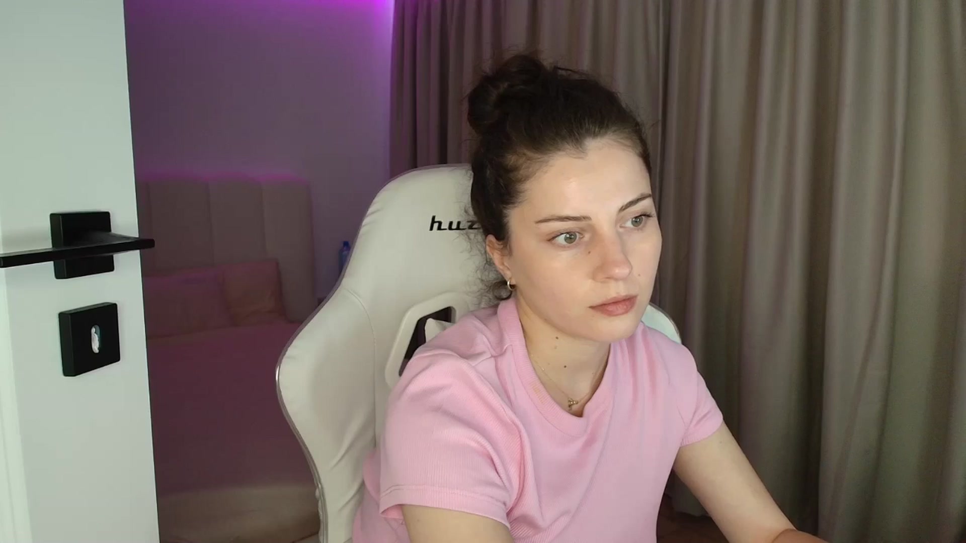 Gallery image thumbnail from AntoniaKitty's myfreecams stream on, 06/04/2025, 16:15 image 12 of 20