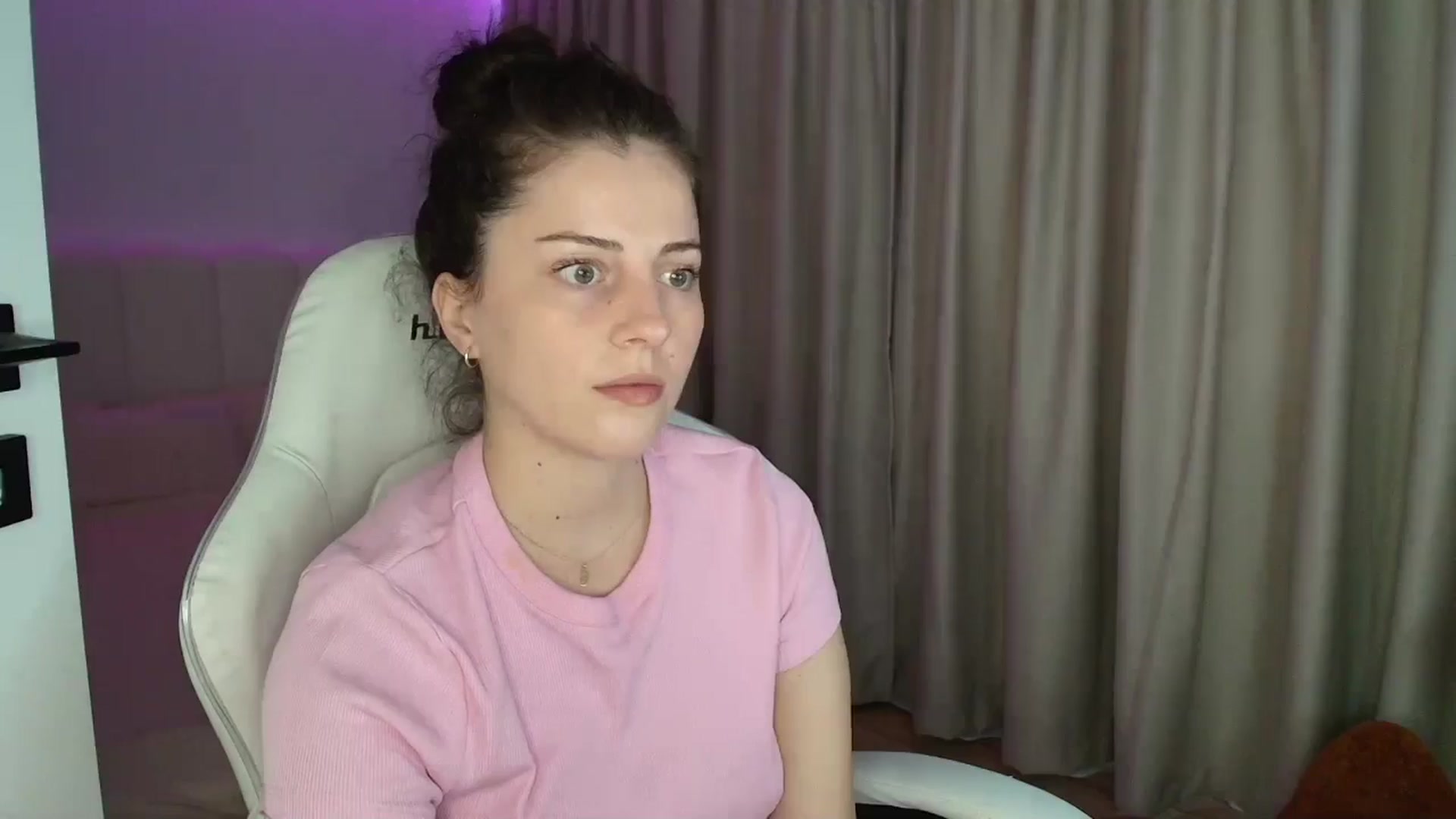 Gallery image thumbnail from AntoniaKitty's myfreecams stream on, 06/04/2025, 16:15 image 19 of 20