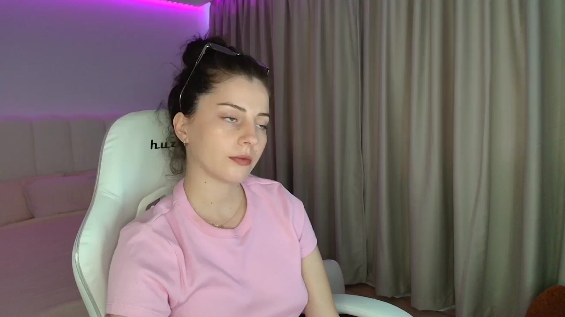 Gallery image thumbnail from AntoniaKitty's myfreecams stream on, 06/04/2025, 16:15 image 4 of 20
