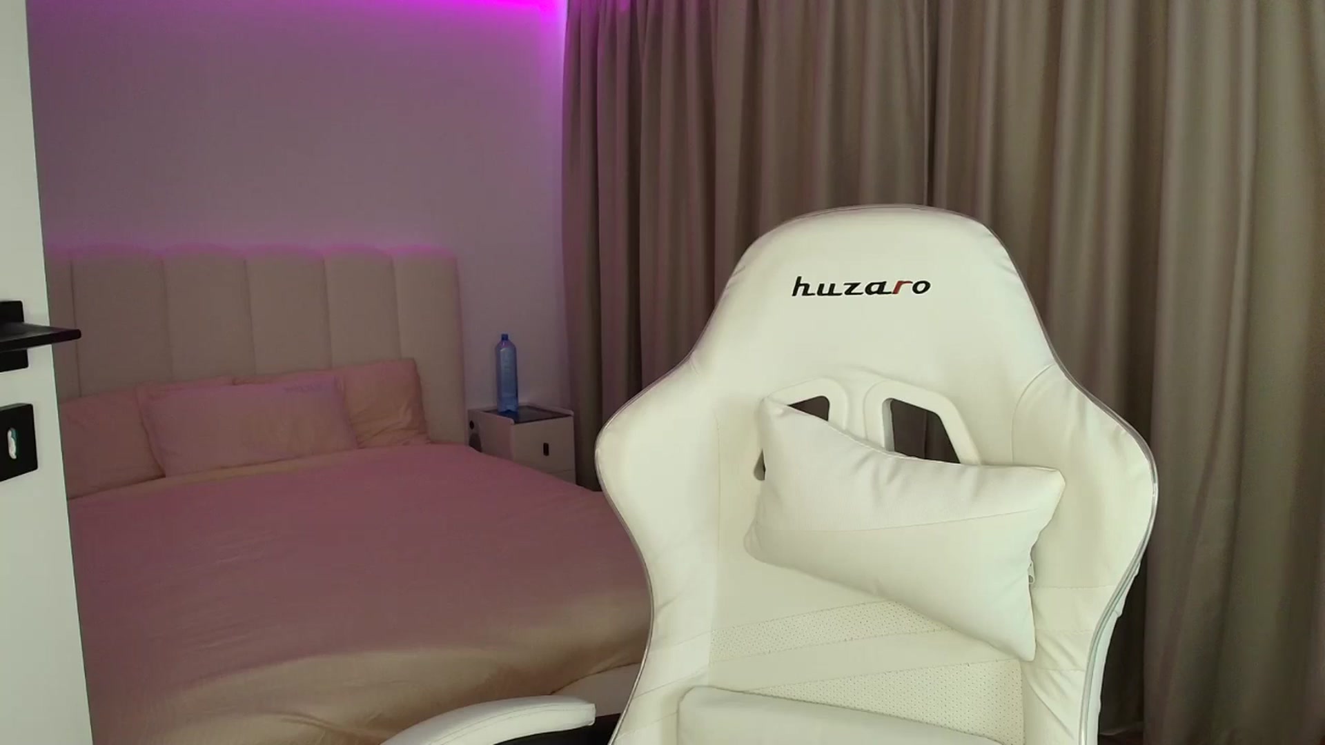 Gallery image thumbnail from AntoniaKitty's myfreecams stream on, 06/04/2025, 16:15 image 9 of 20