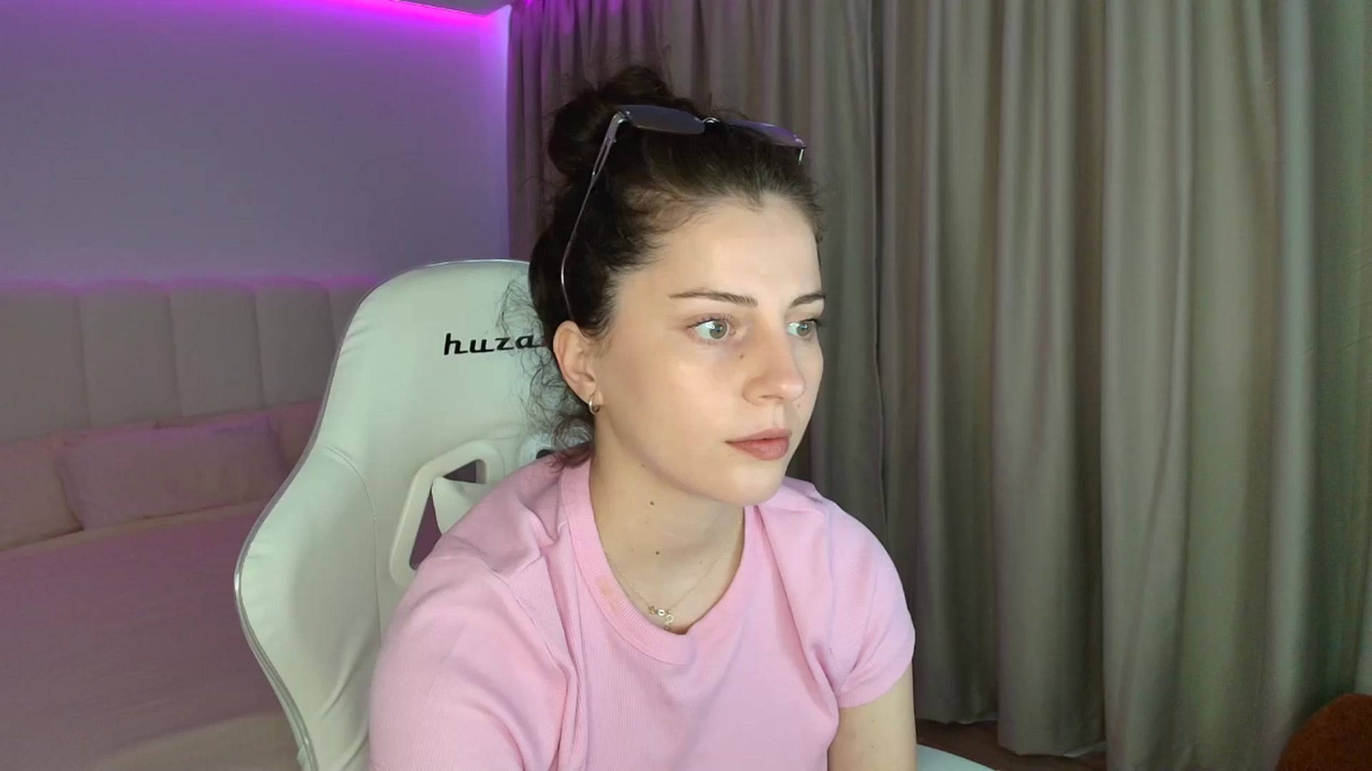 Gallery image thumbnail from AntoniaKitty's myfreecams stream on, 06/04/2025, 16:15 image 6 of 20