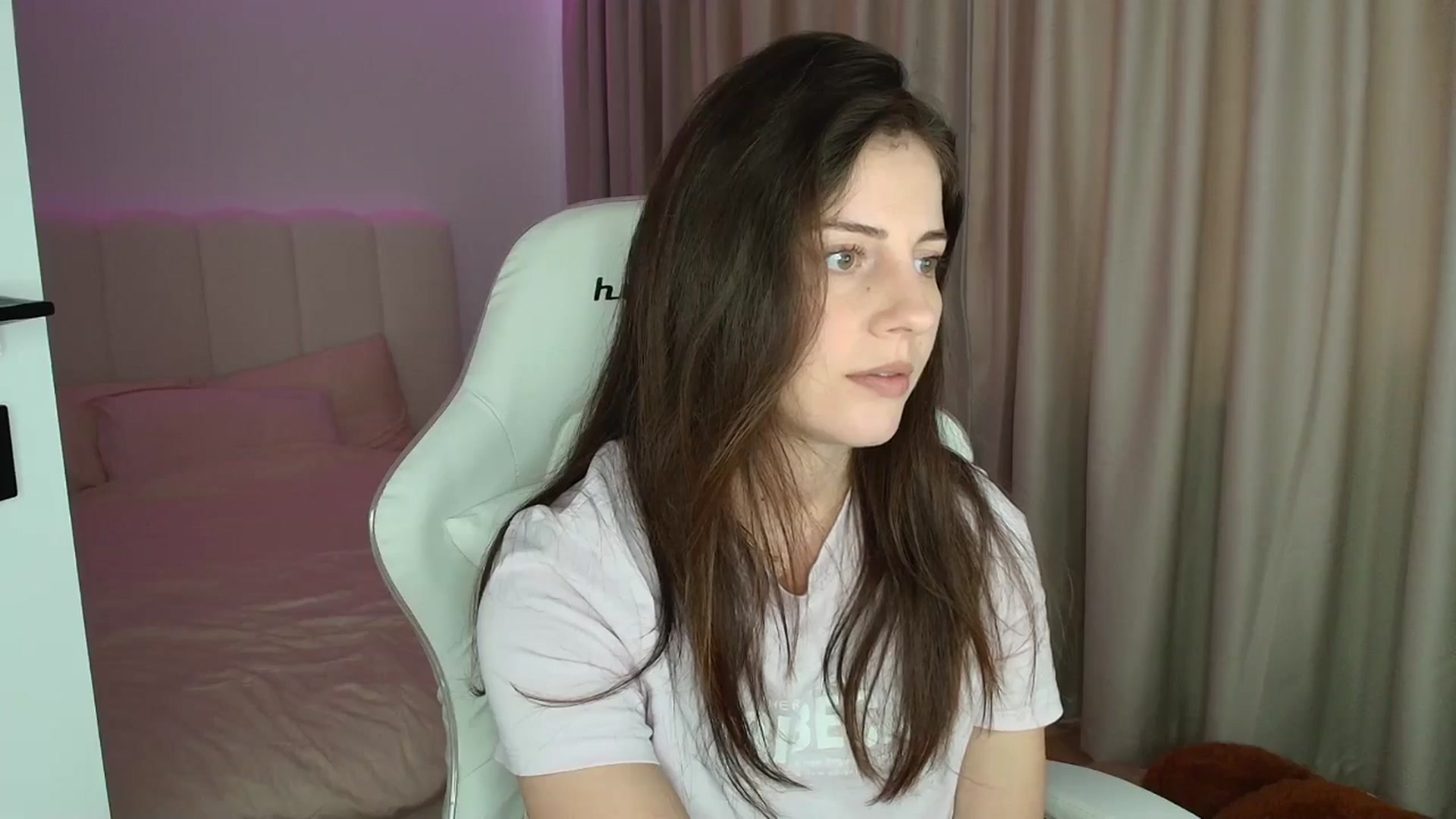 Gallery image thumbnail from AntoniaKitty's myfreecams stream on, 06/10/2025, 15:27 image 10 of 20