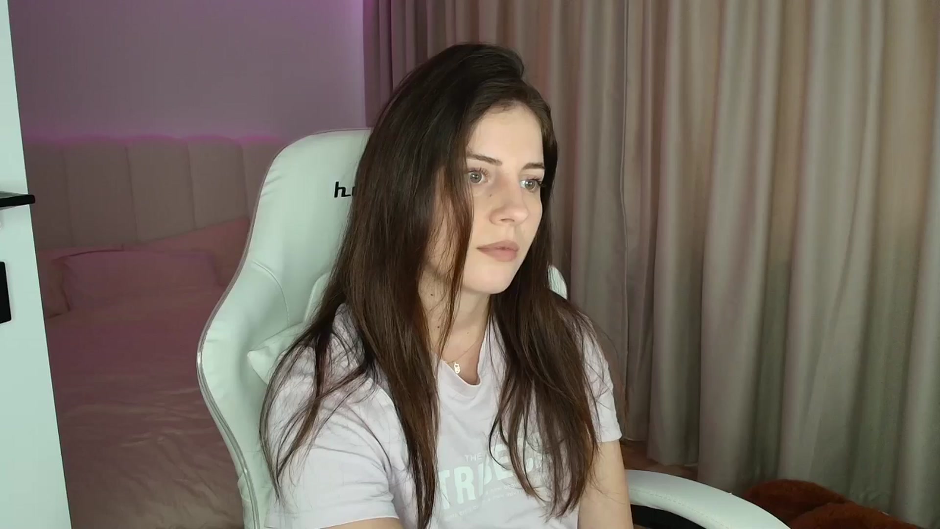 Gallery image thumbnail from AntoniaKitty's myfreecams stream on, 06/10/2025, 15:27 image 9 of 20