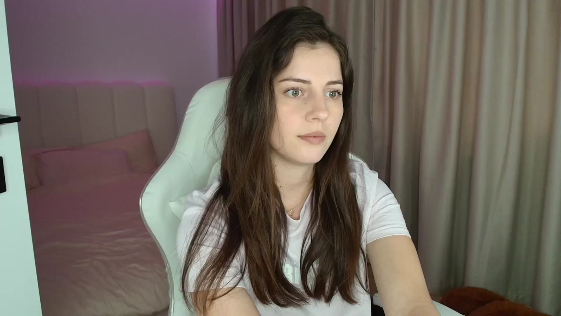 Gallery image thumbnail from AntoniaKitty's myfreecams stream on, 06/10/2025, 15:27 image 13 of 20