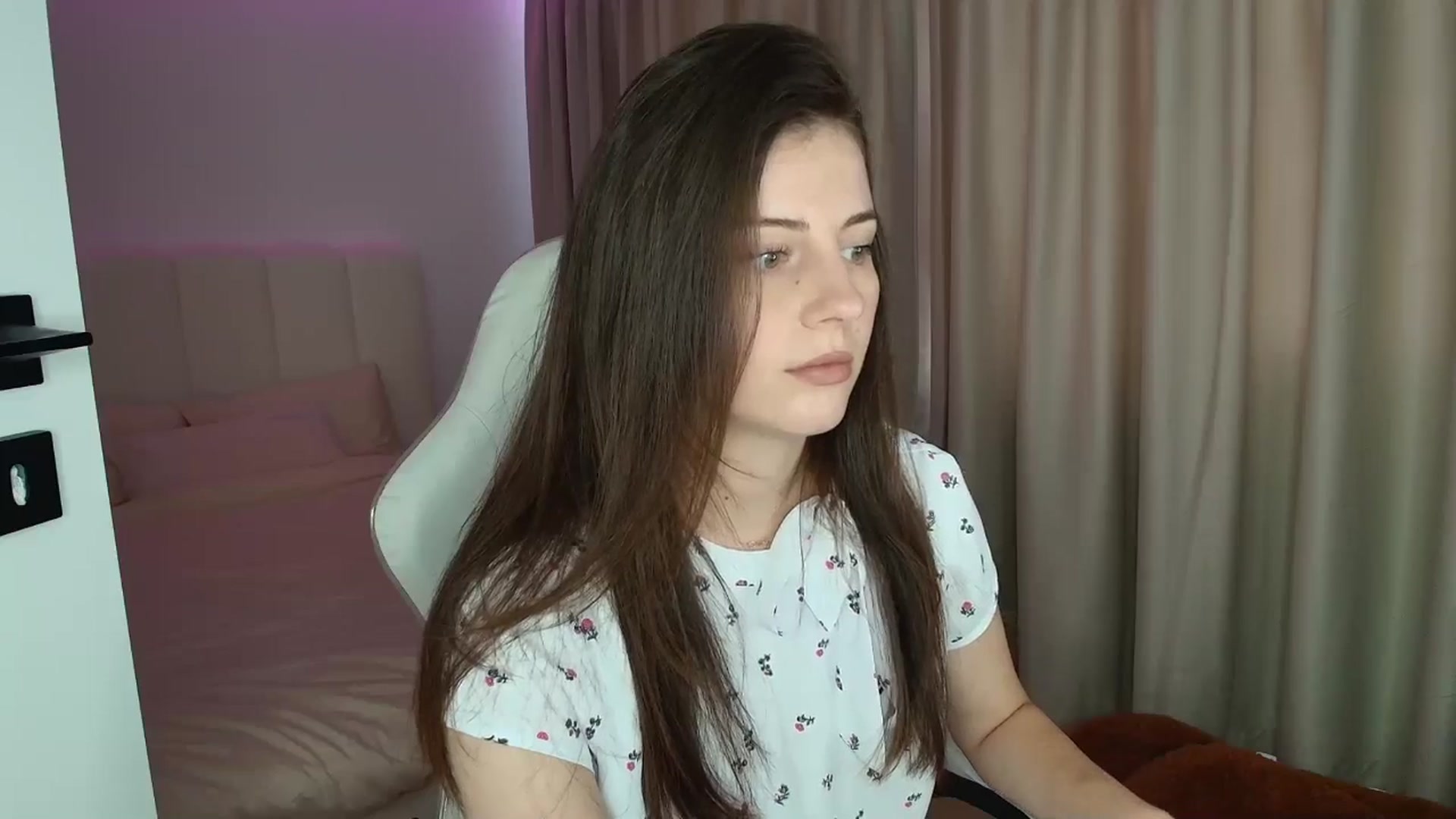 Gallery image thumbnail from AntoniaKitty's myfreecams stream on, 06/11/2025, 09:14 image 4 of 20