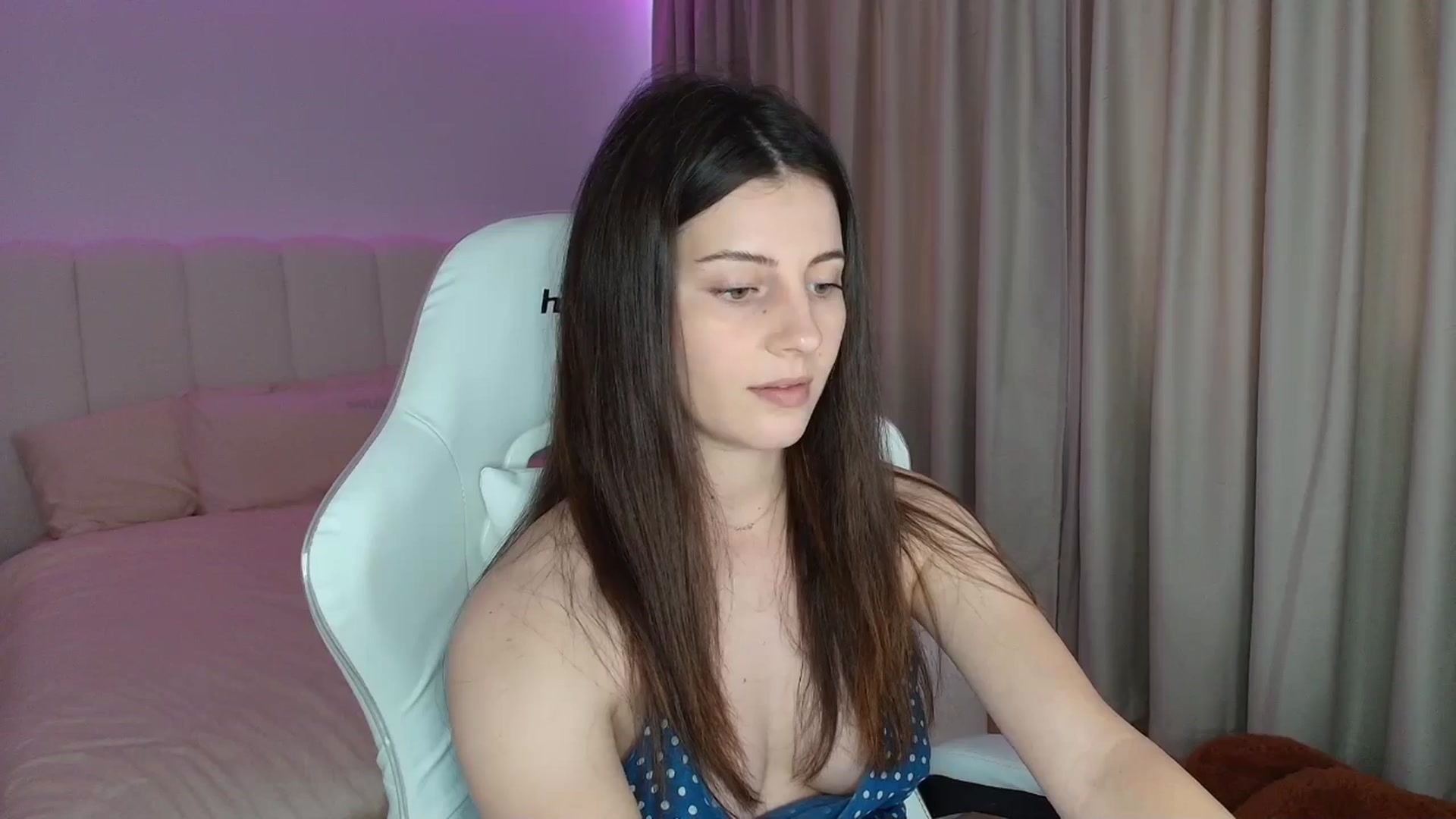 Gallery image thumbnail from AntoniaKitty's myfreecams stream on, 06/12/2025, 12:06 image 5 of 20